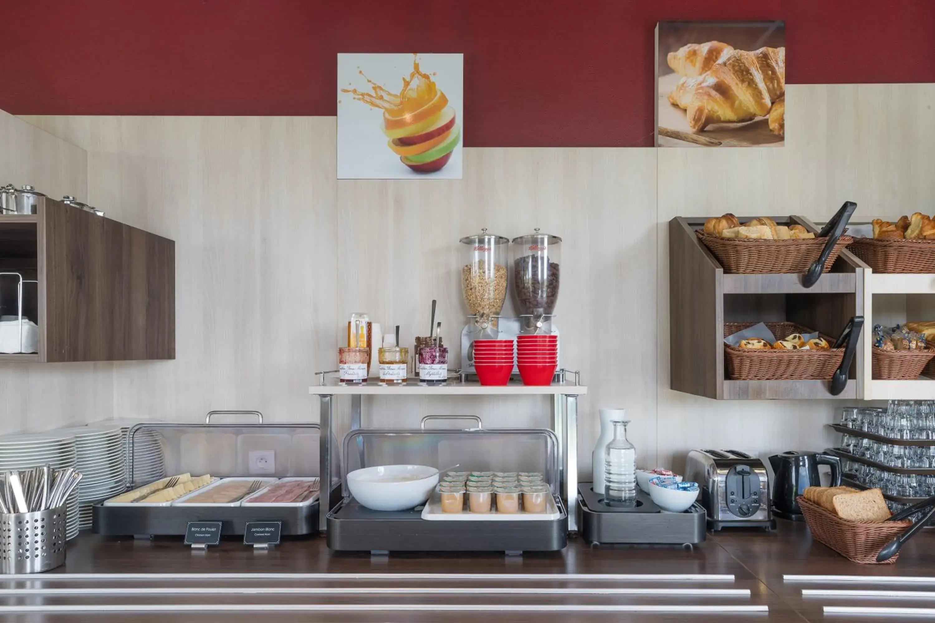 Buffet breakfast in Ace Hotel Arras-Beaurains Buffet breakfast in Ace Hotel Arras-Beaurains