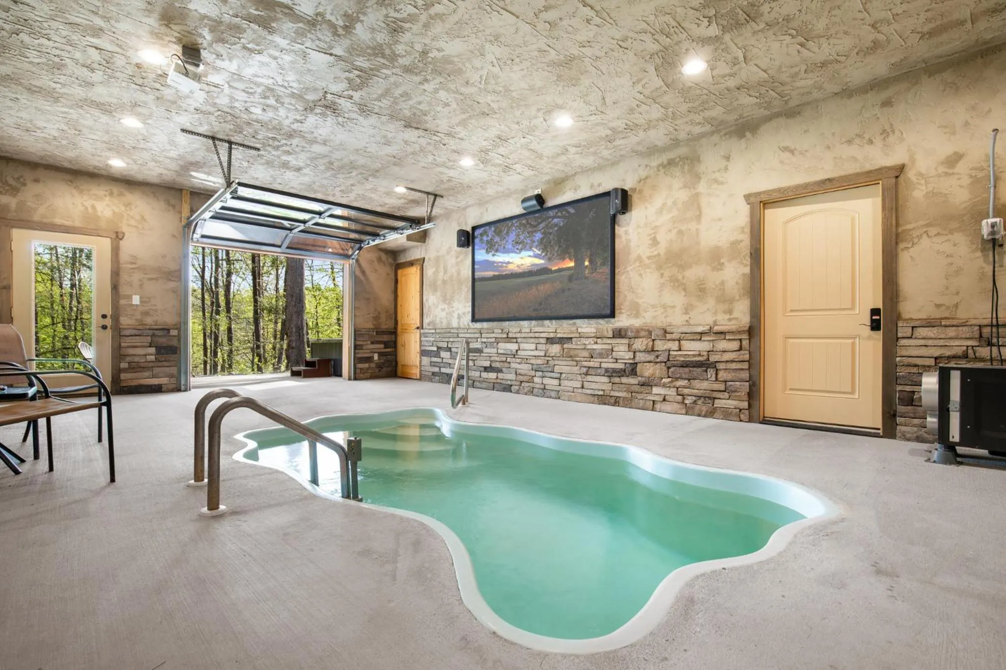 Property building in Poolin Around