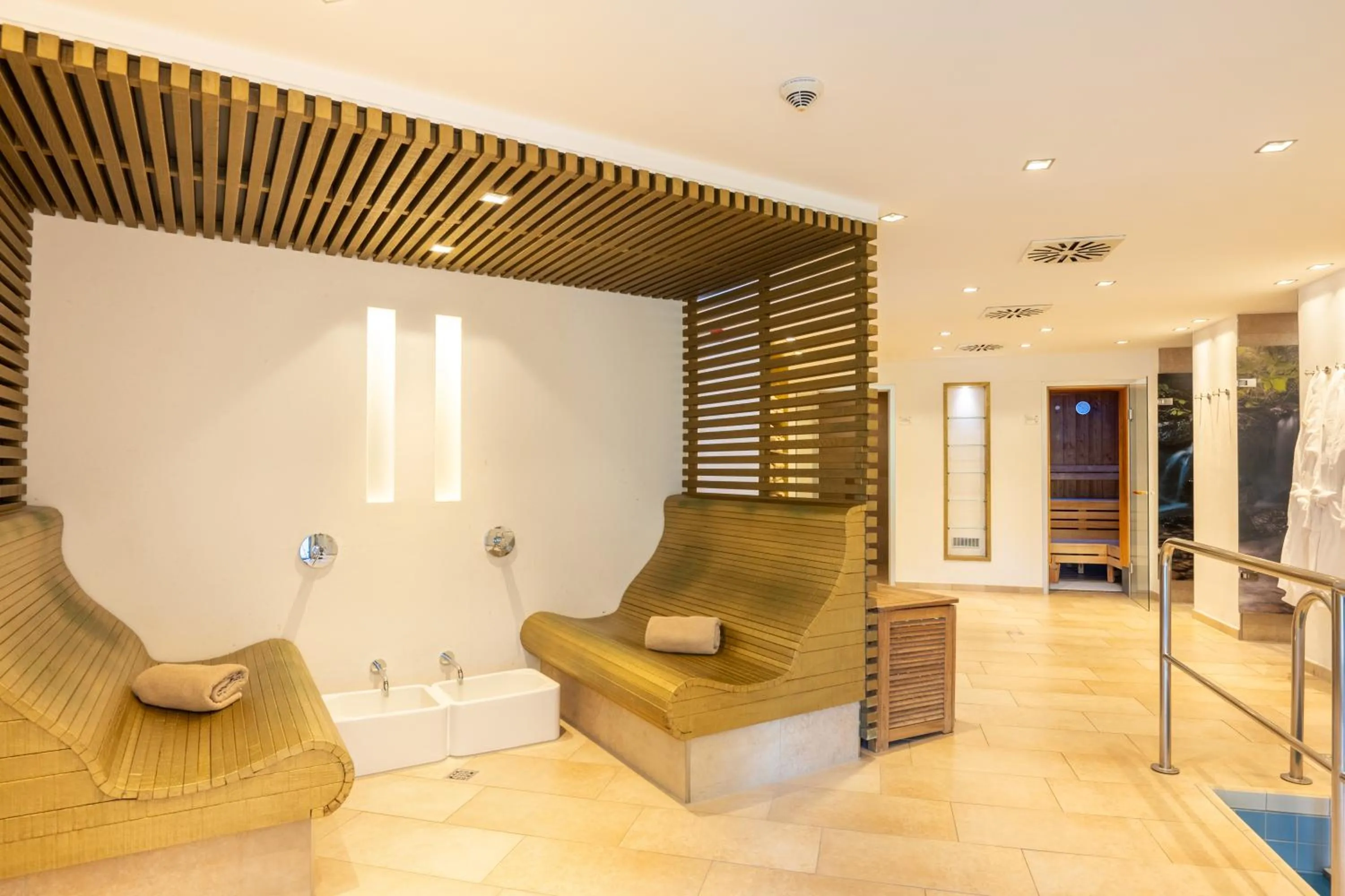 Swimming pool in Hotel Jagdhaus Wiese