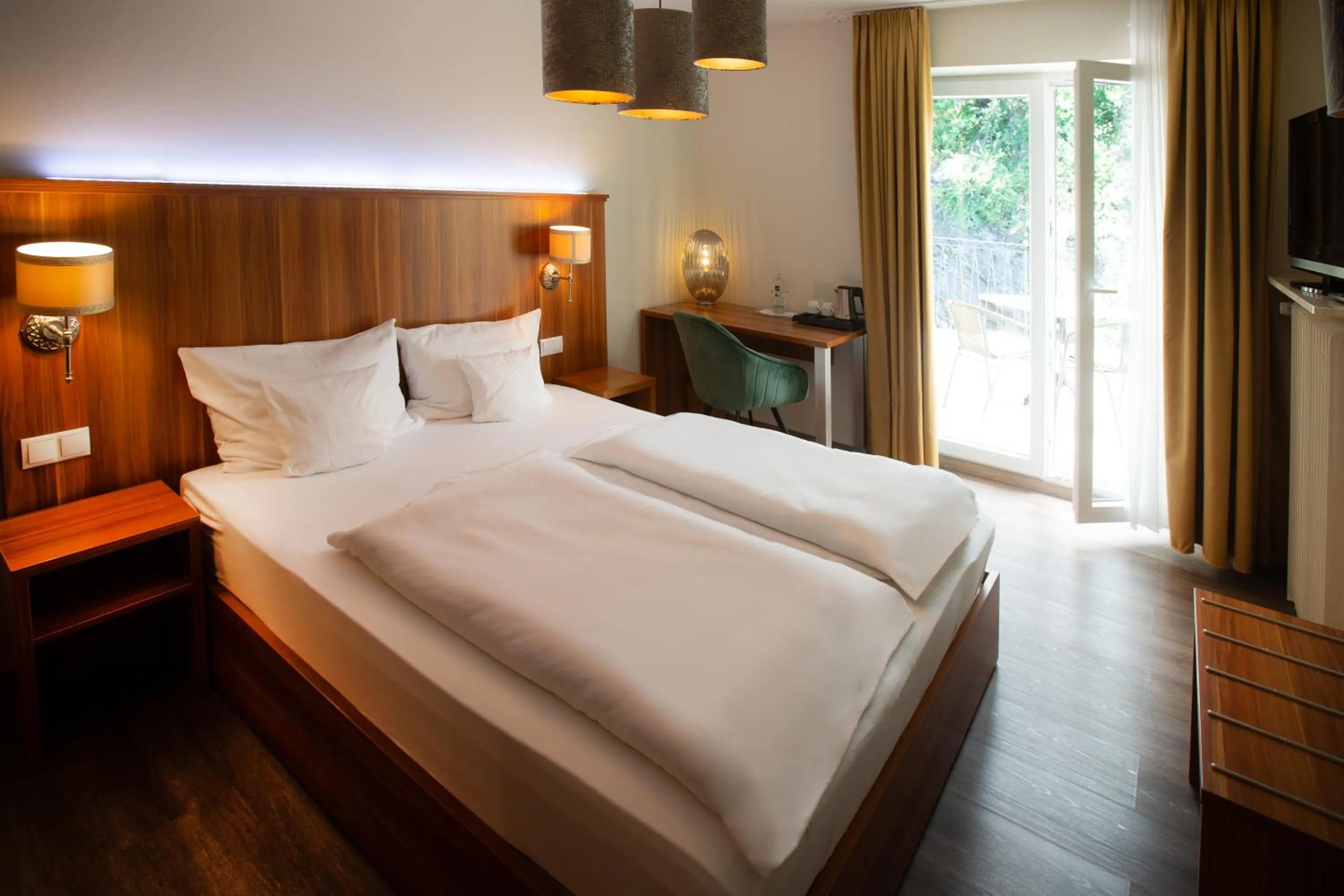 Photo of the whole room, Bed in Bad Emser Hof