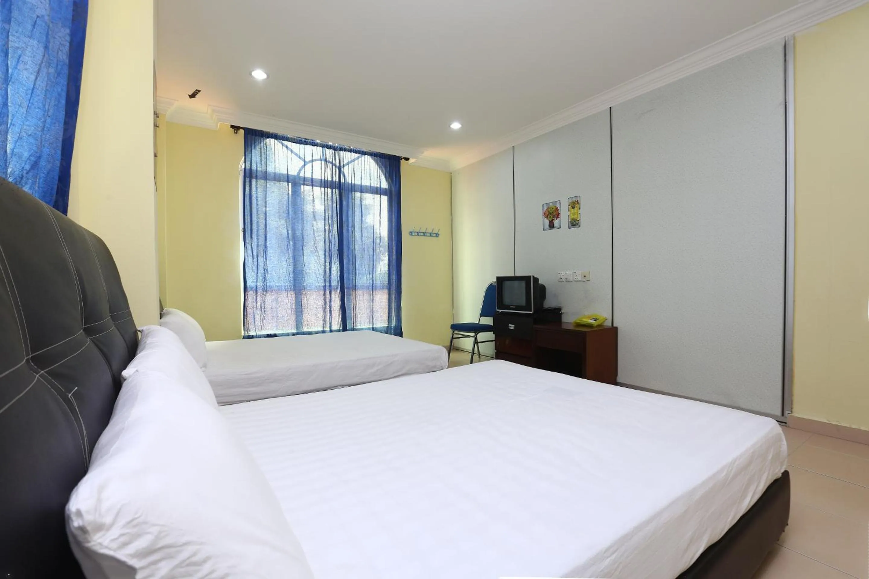 SPOT ON 89857 Azra Inn (rumah Tumpangan)