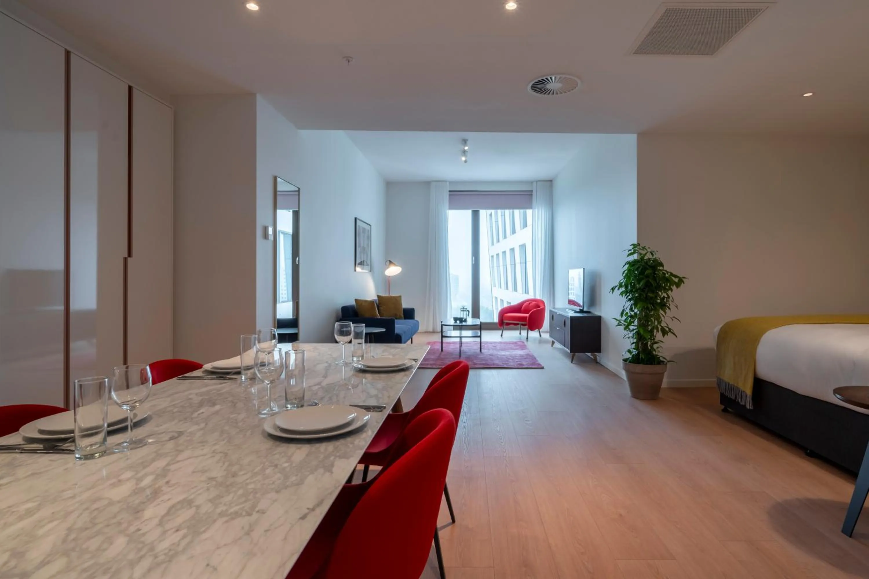 Photo of the whole room, Bed in PREMIER SUITES Amsterdam