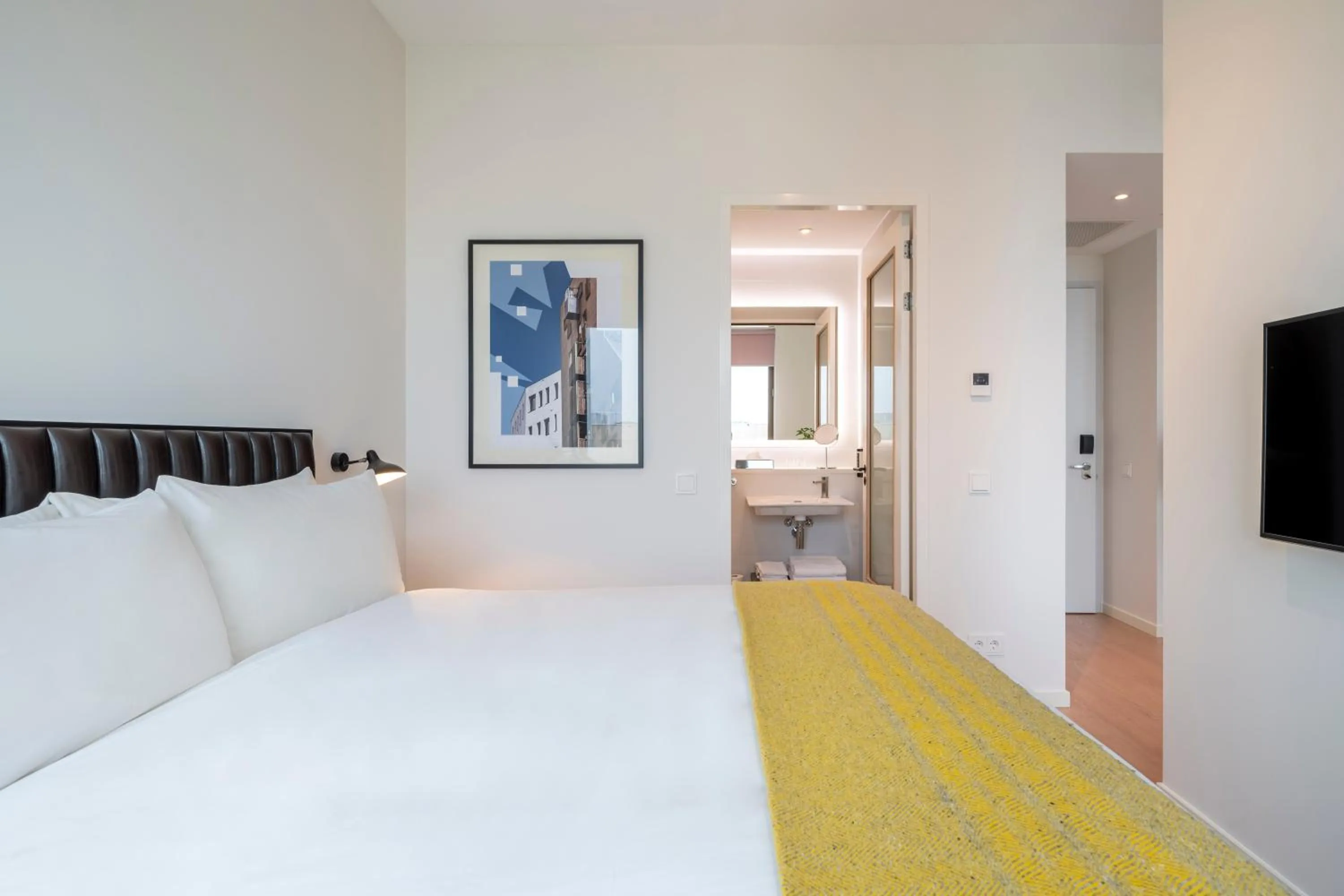 Photo of the whole room, Bed in PREMIER SUITES Amsterdam