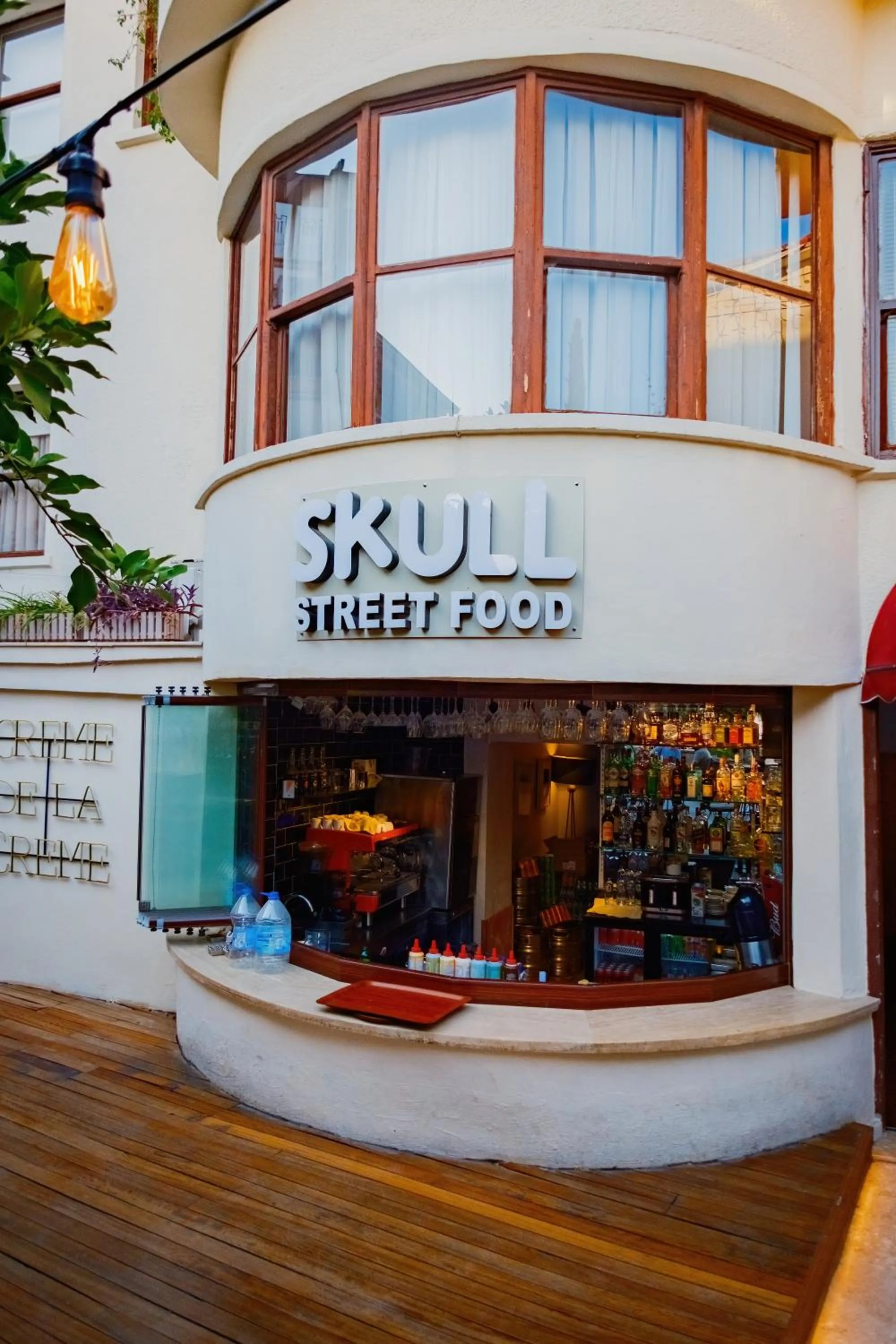 Food and drinks in Mono Hotel