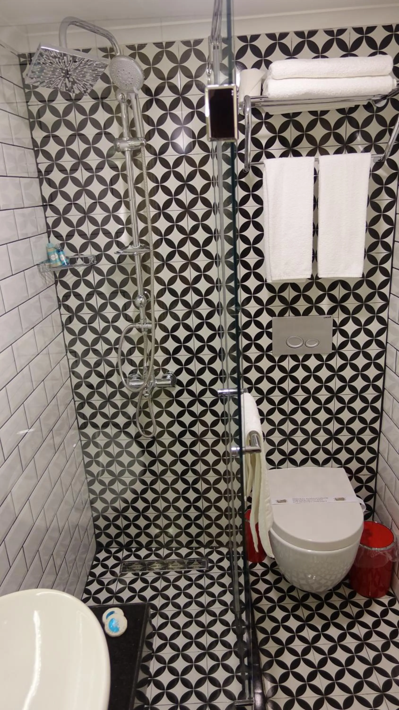 Shower in Mono Hotel