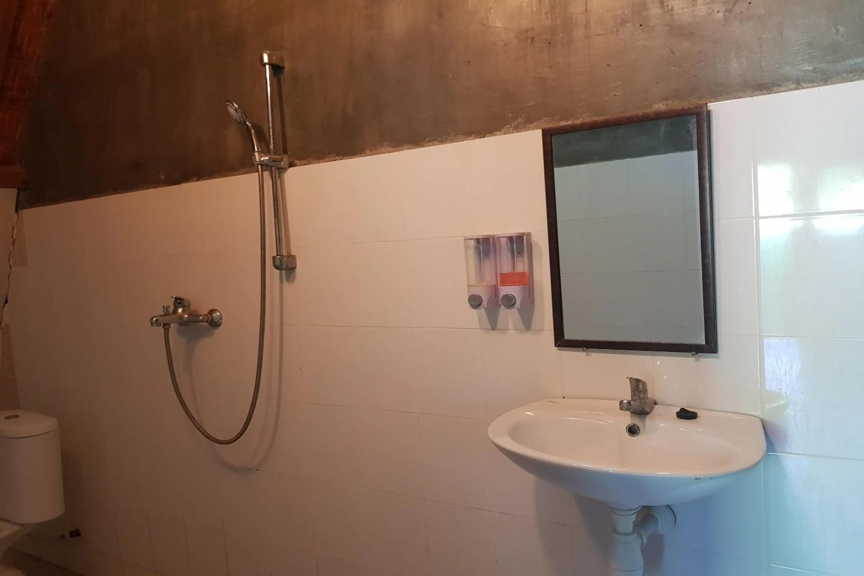 Bathroom in Villa Alam Flores Komodo Labuan Bajo Mitra RedDoorz