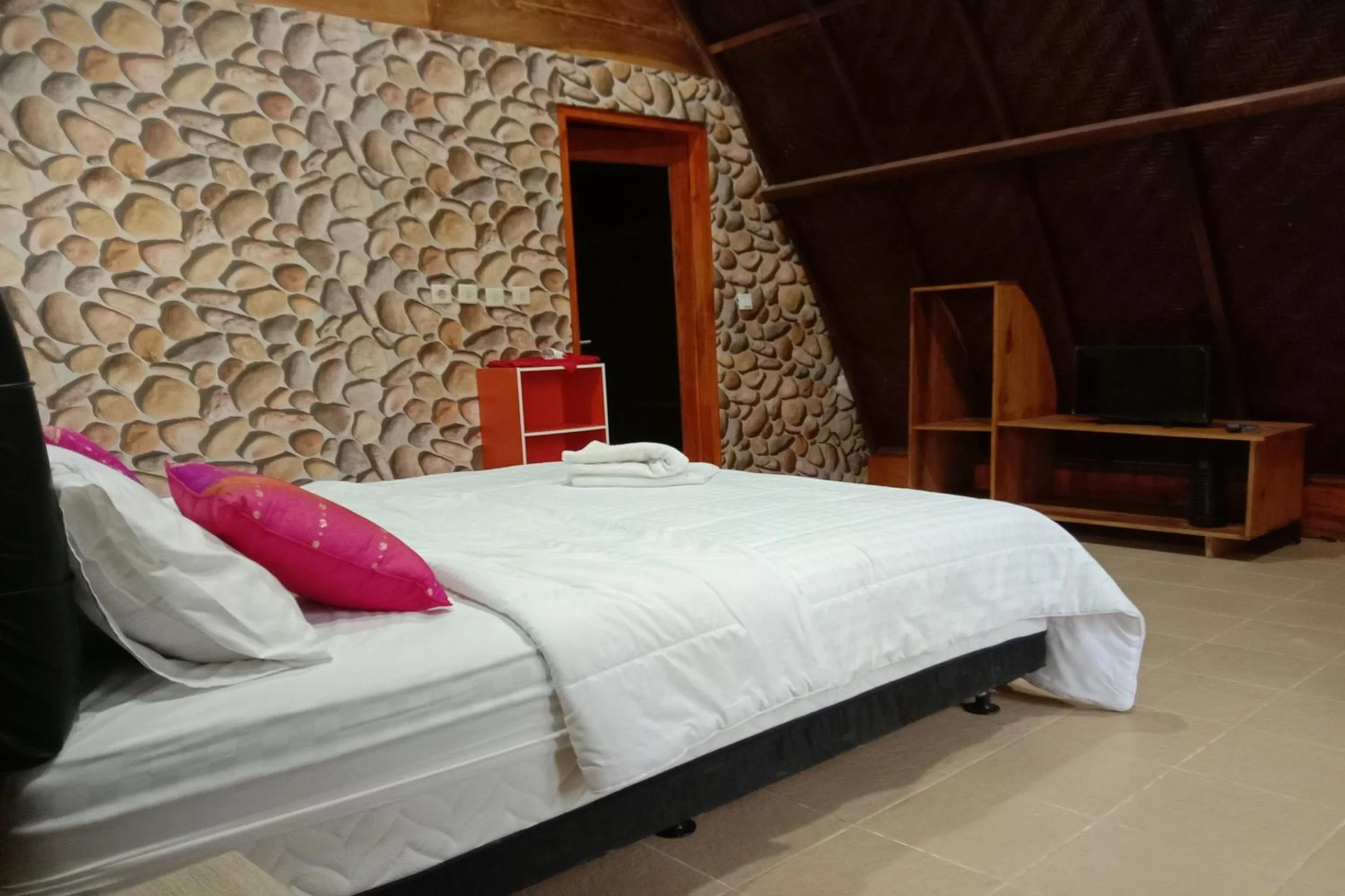 Bedroom in Villa Alam Flores Komodo Labuan Bajo Mitra RedDoorz