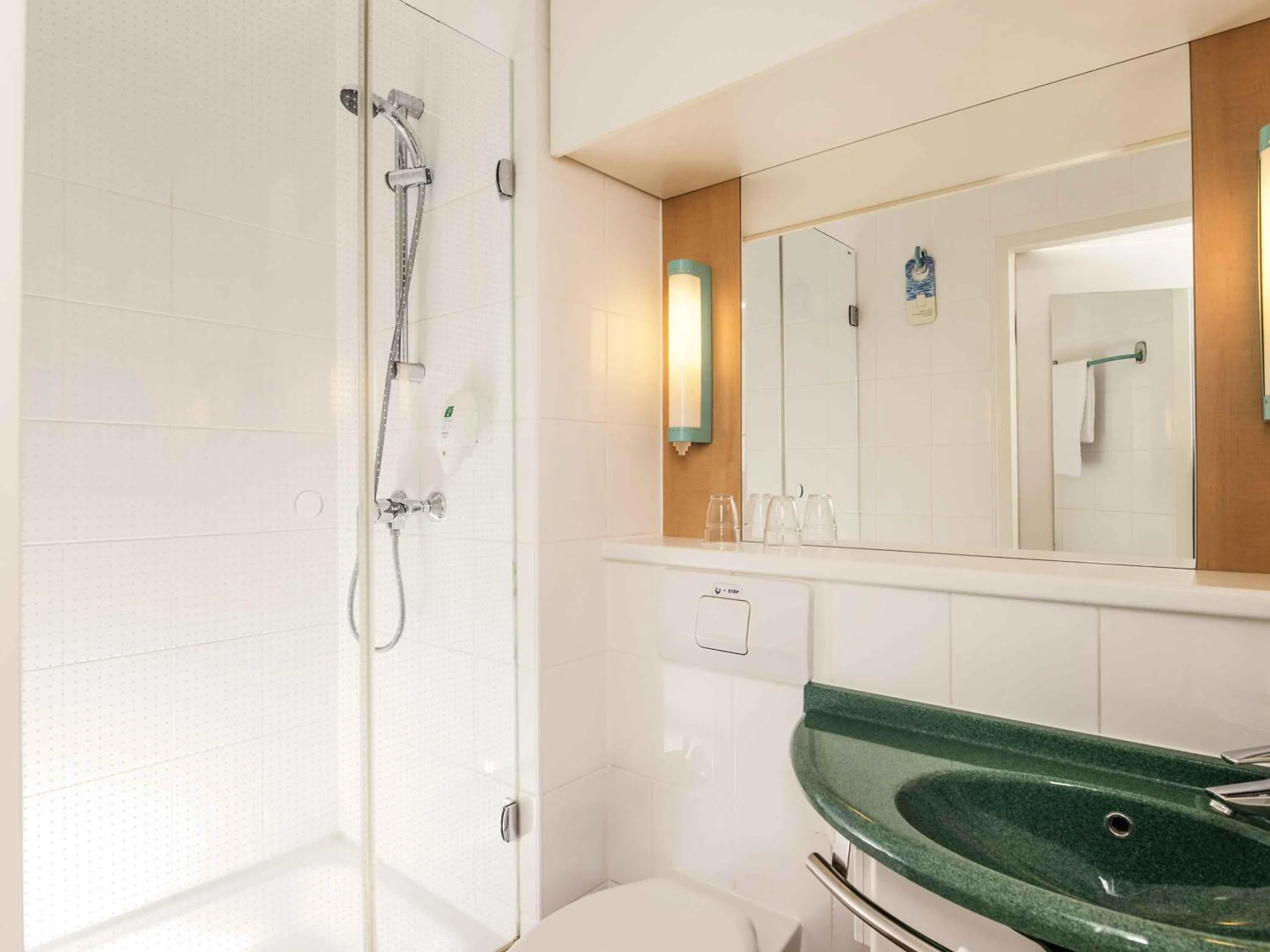 Bedroom in ibis Berlin City Nord