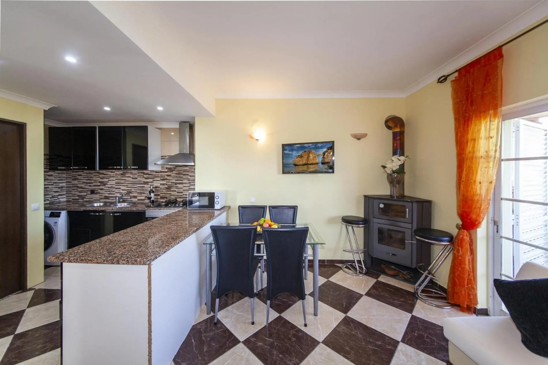 B47 - Walkway Beach View Apartment