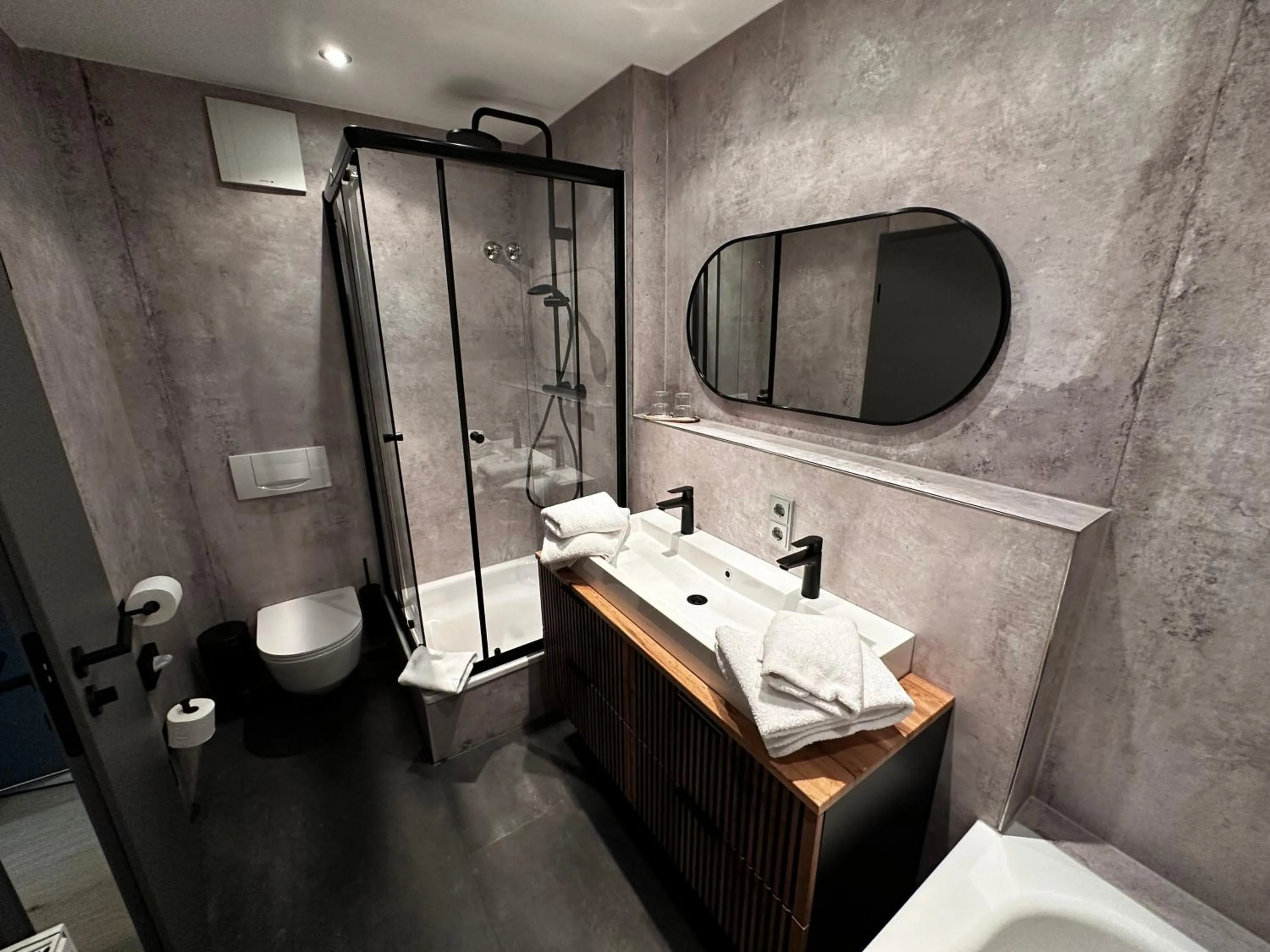 Bathroom in Best Western Blankenburg Hotel