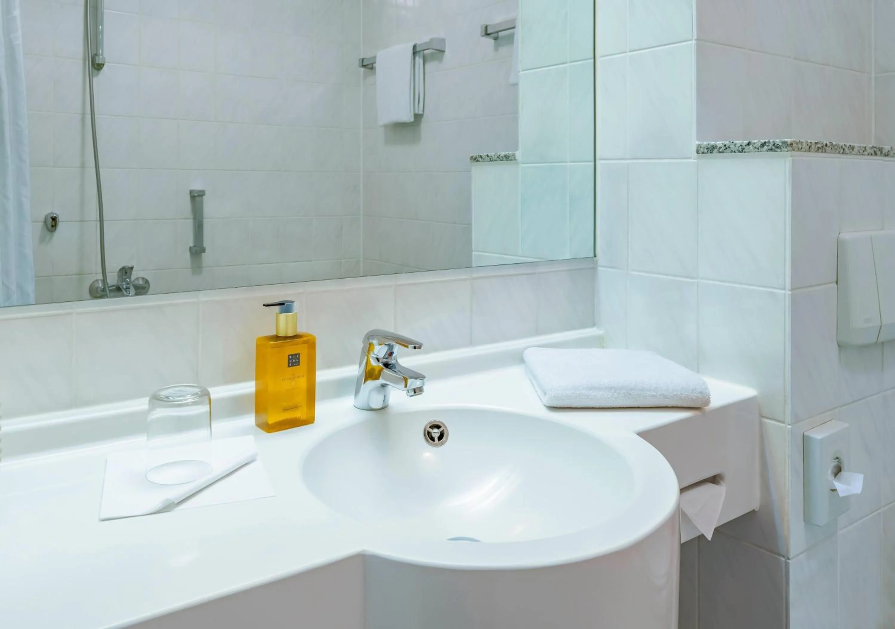 Bathroom in Aspire Frankfurt Airport, Trademark Collection by Wyndham