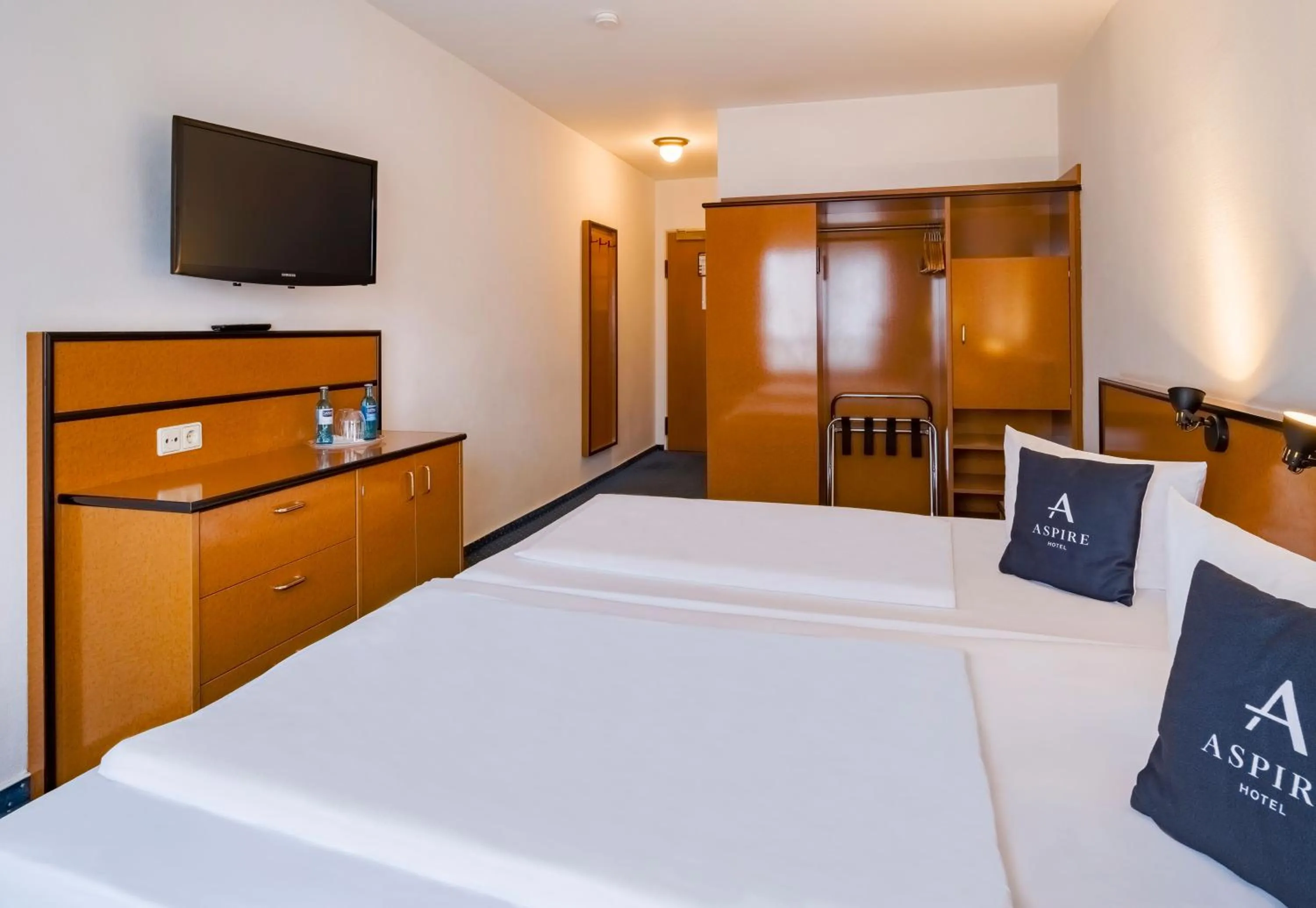 Bed in Aspire Frankfurt Airport, Trademark Collection by Wyndham