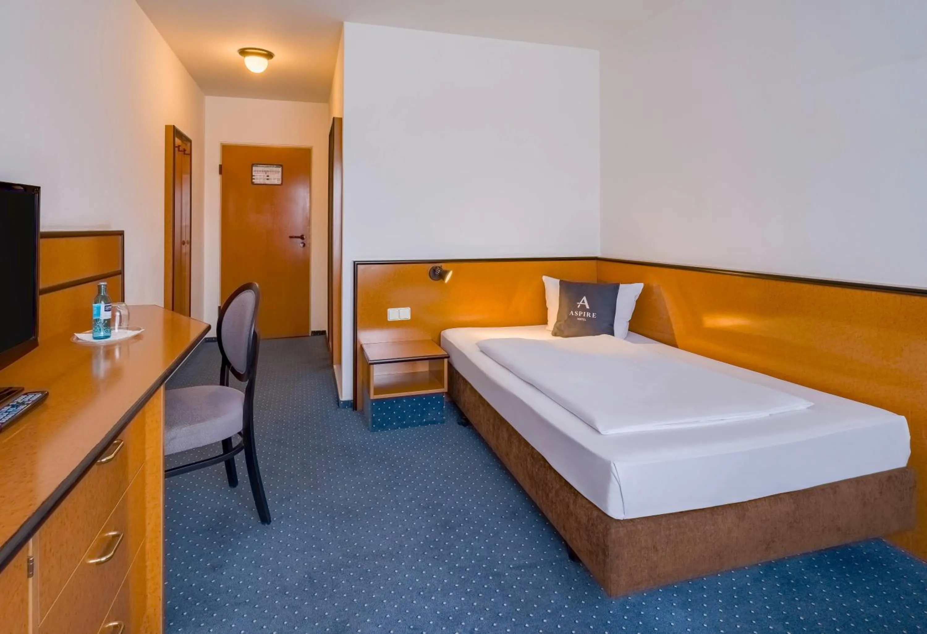 Photo of the whole room, Bed in Aspire Frankfurt Airport, Trademark Collection by Wyndham