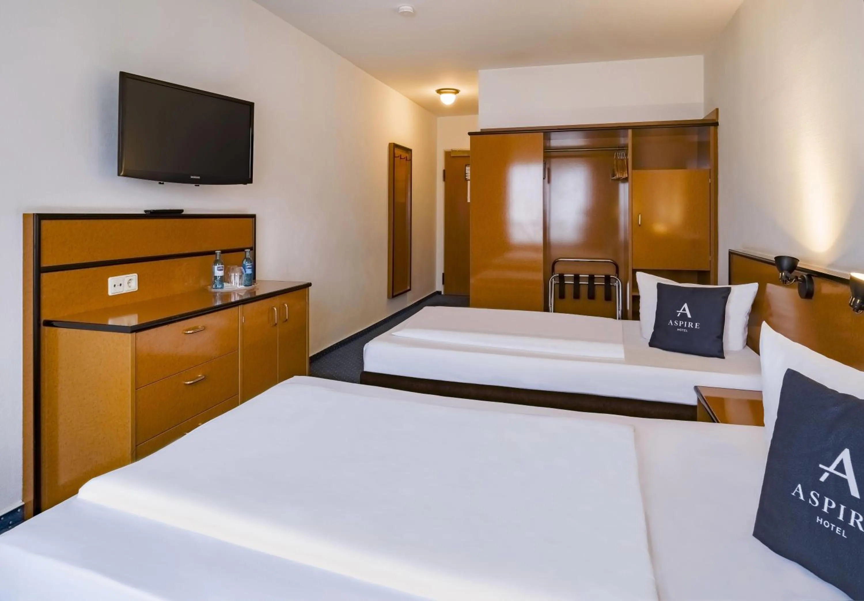 Photo of the whole room, Bed in Aspire Frankfurt Airport, Trademark Collection by Wyndham
