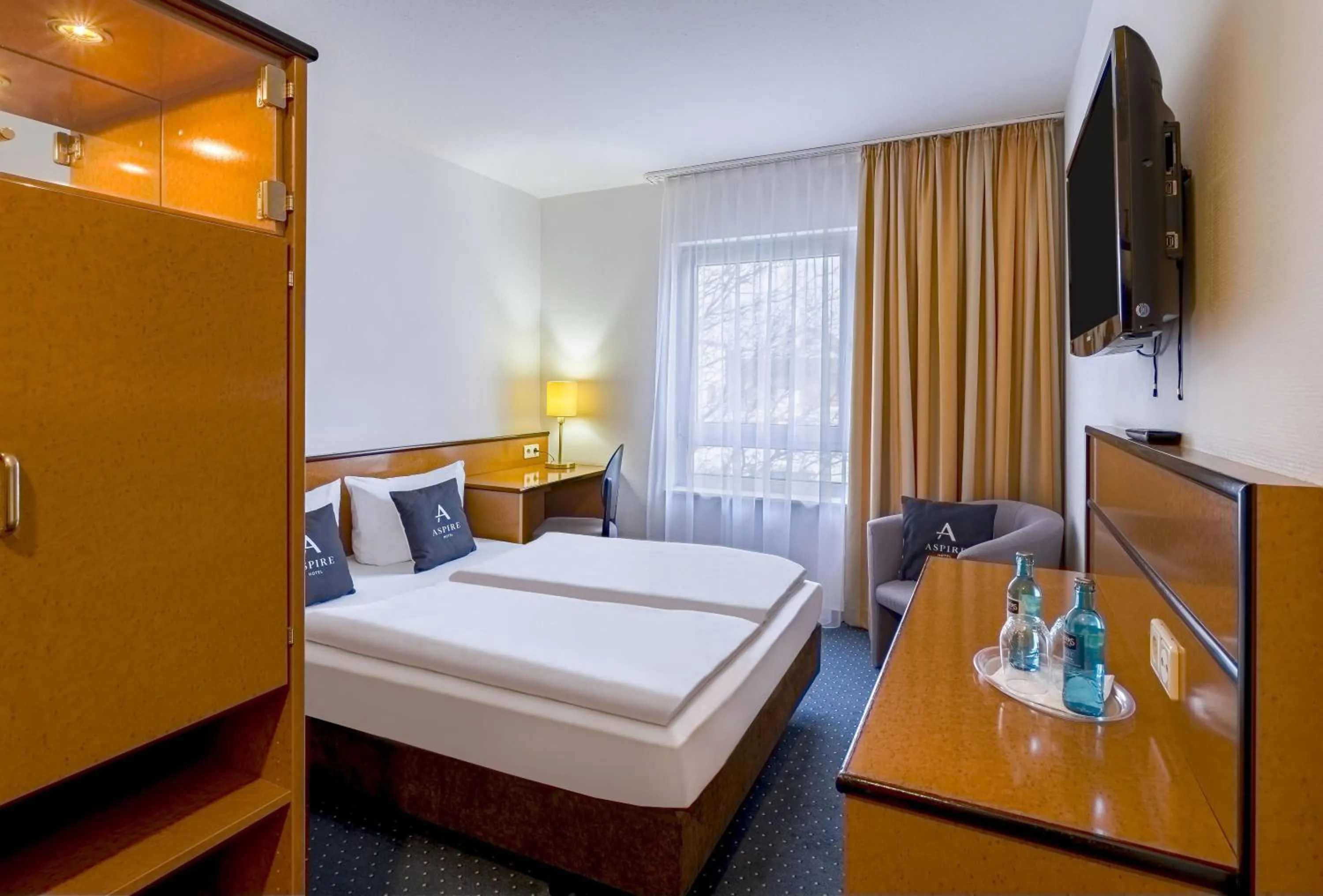 Photo of the whole room, Bed in Aspire Frankfurt Airport, Trademark Collection by Wyndham