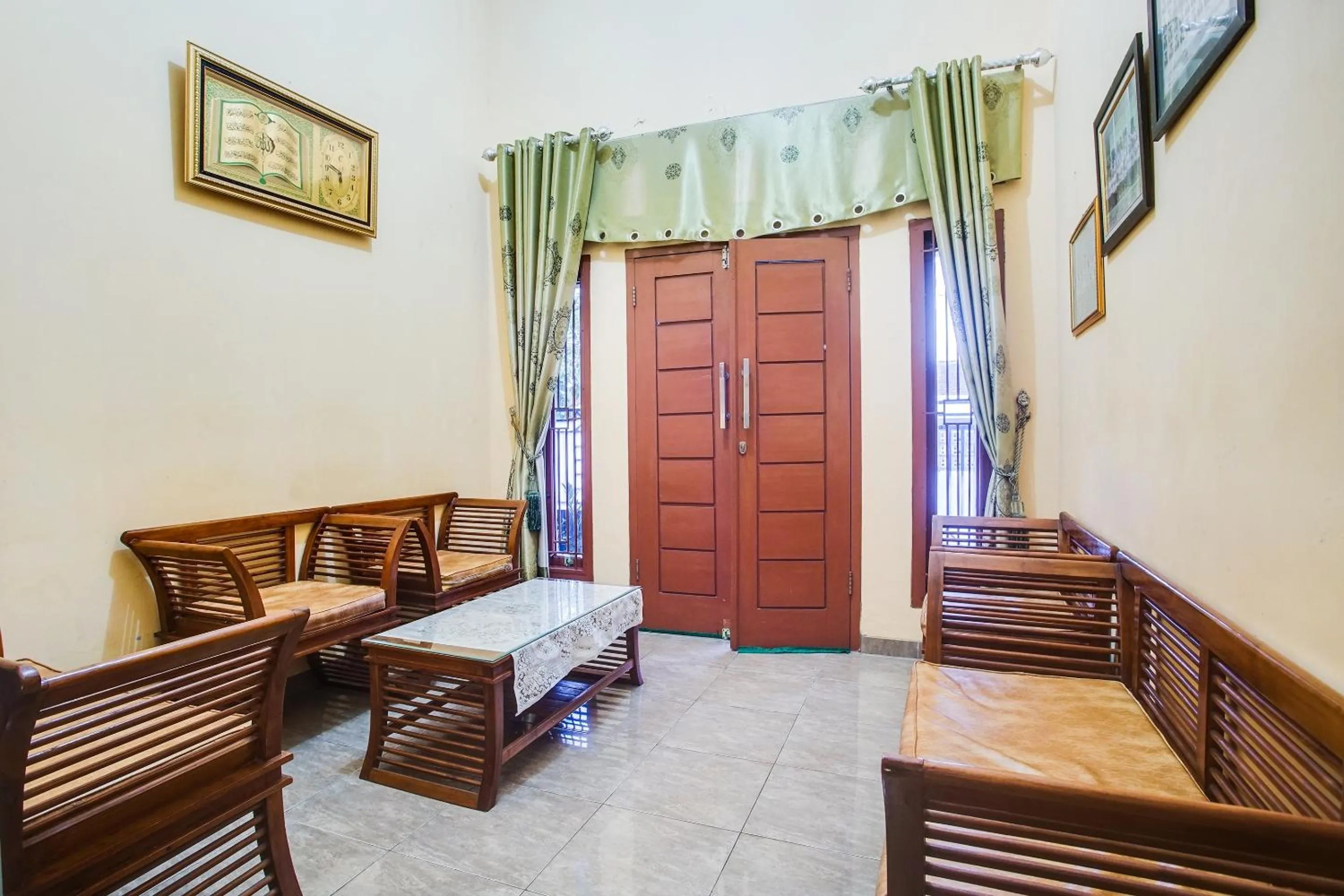 Lobby or reception in OYO Life 3005 Kost Rumaisha Syariah