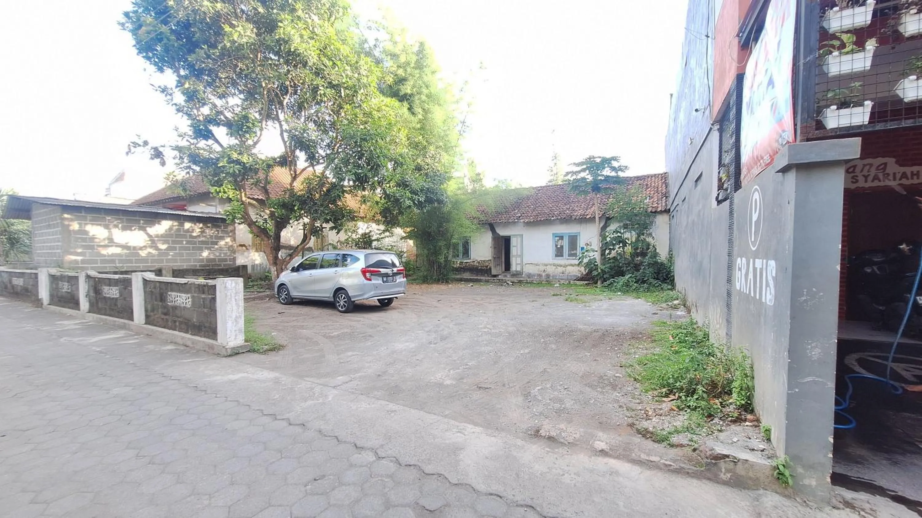 Parking in RedDoorz Syariah at Falisha UMY