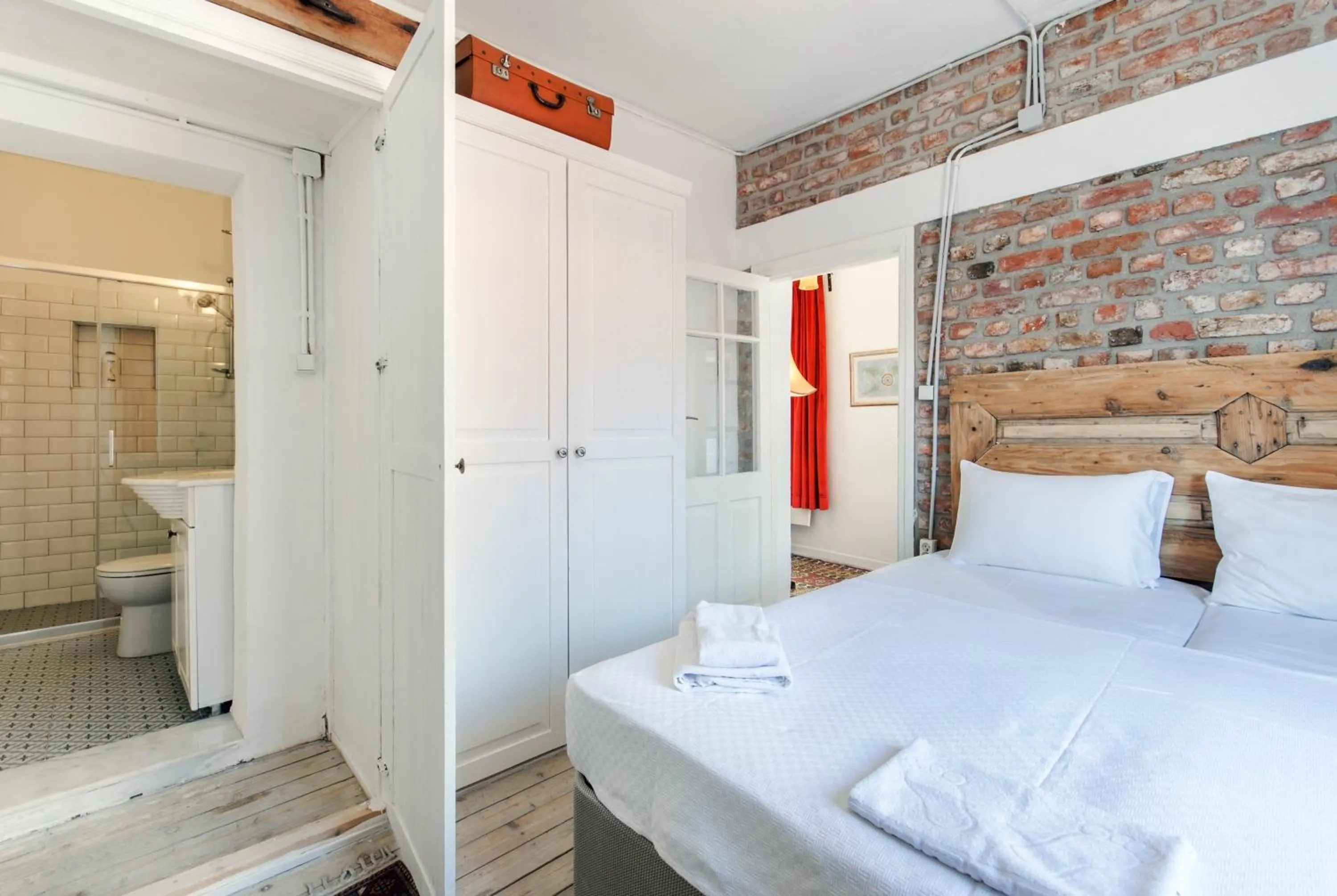 Bed in Iconic Stone Houses