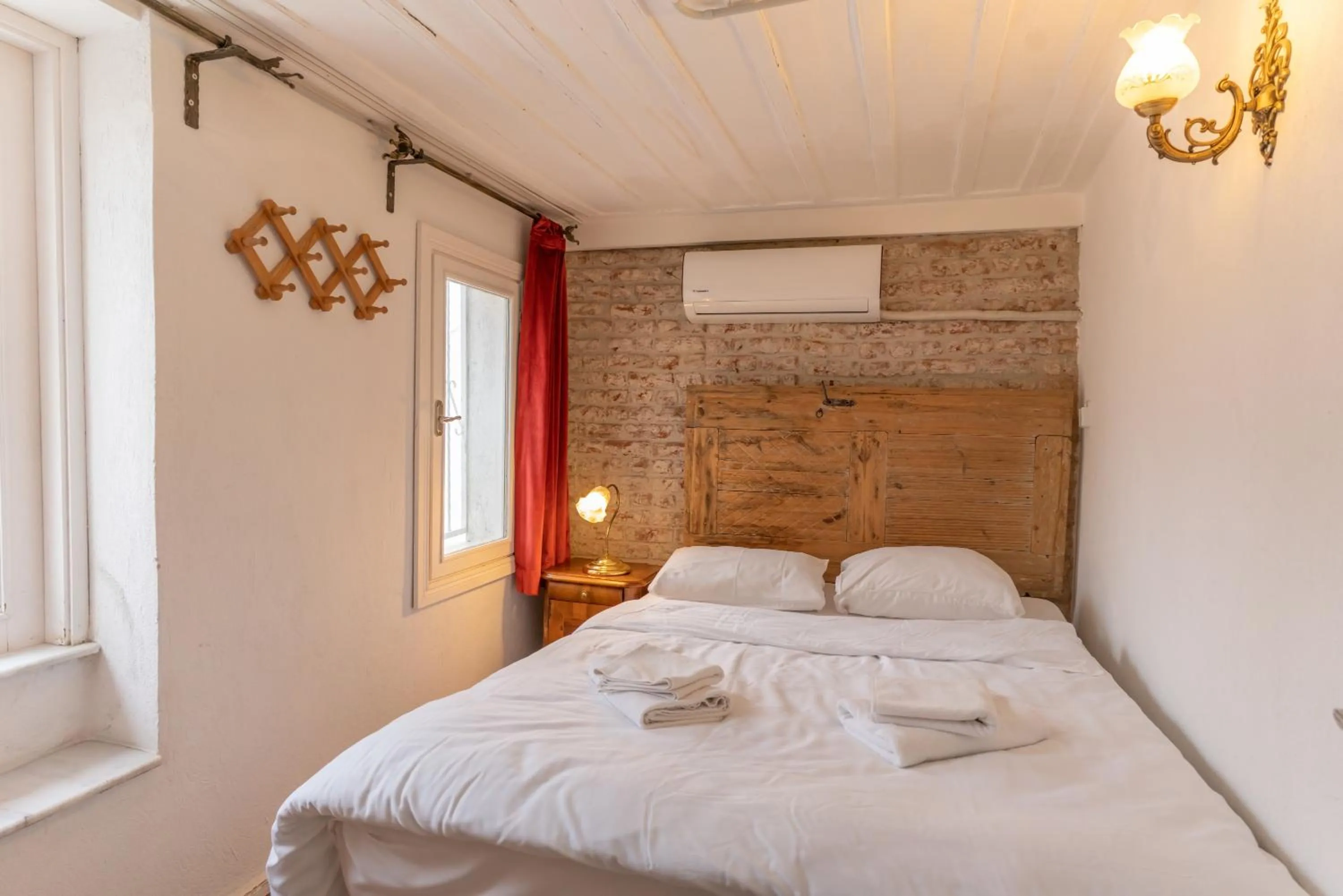 Bedroom, Bed in Iconic Stone Houses
