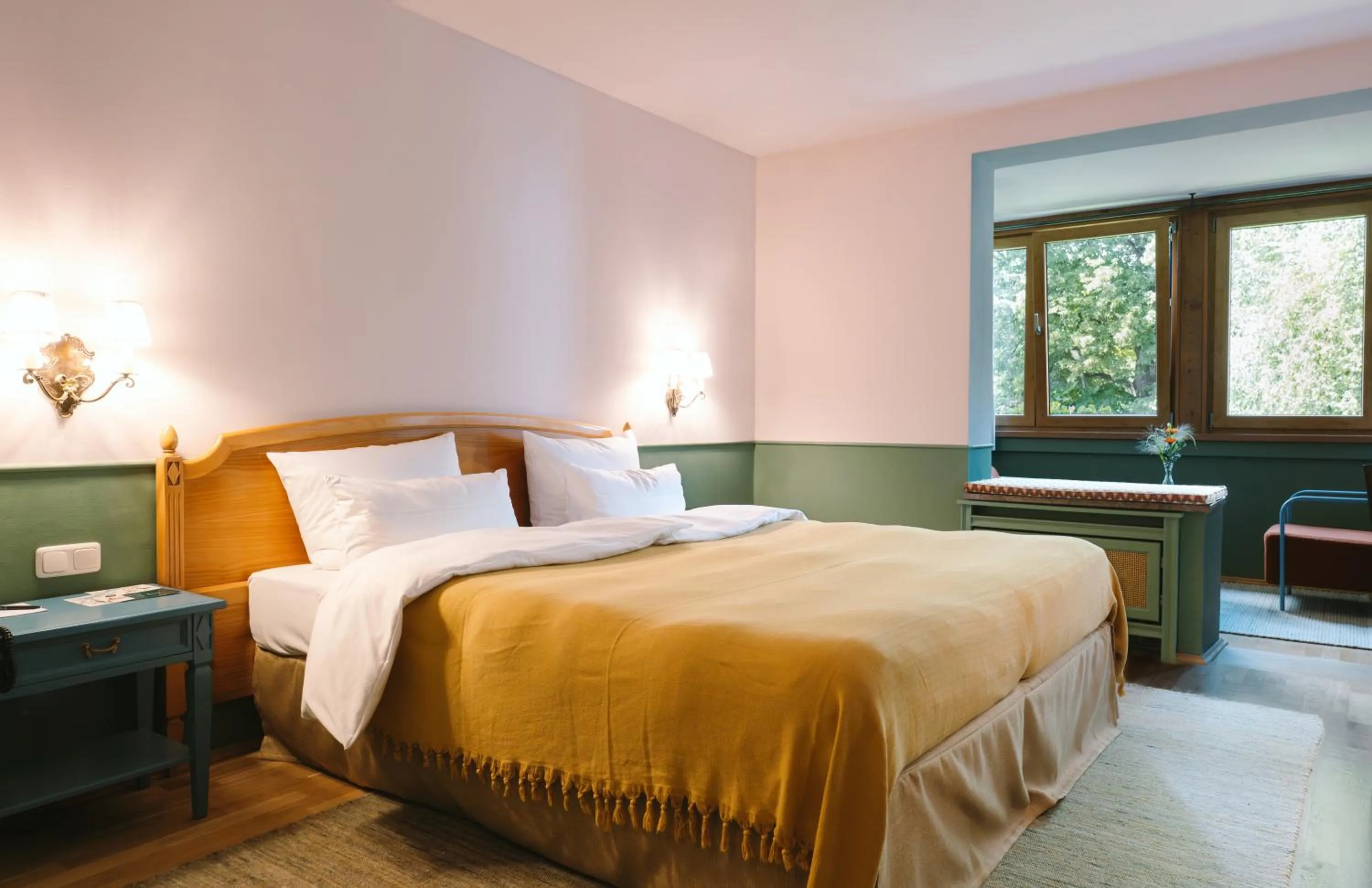 Photo of the whole room, Bed in HENRI Country House Garmisch-Partenkirchen