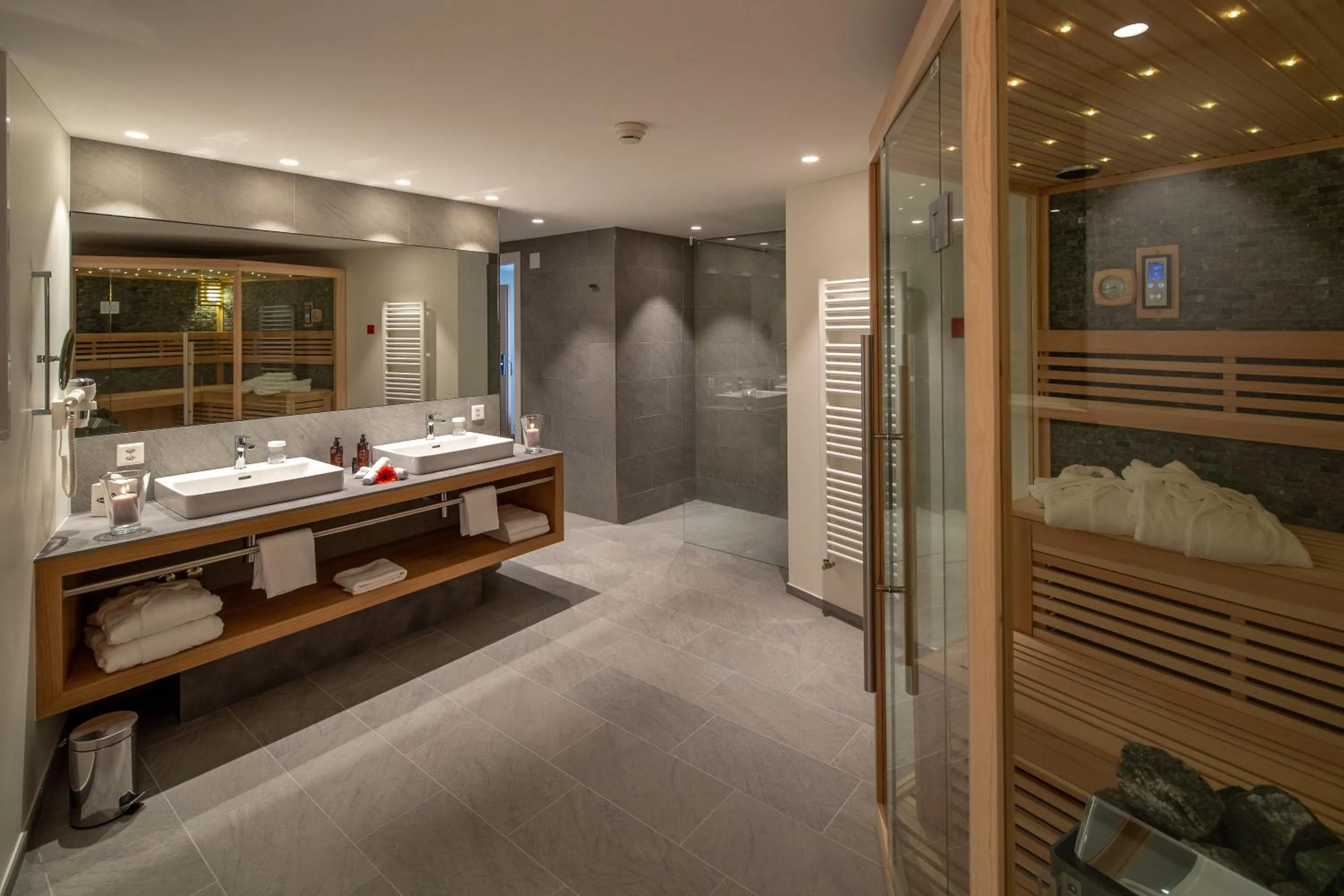 Bathroom in Hotel Lago Maggiore - Welcome!