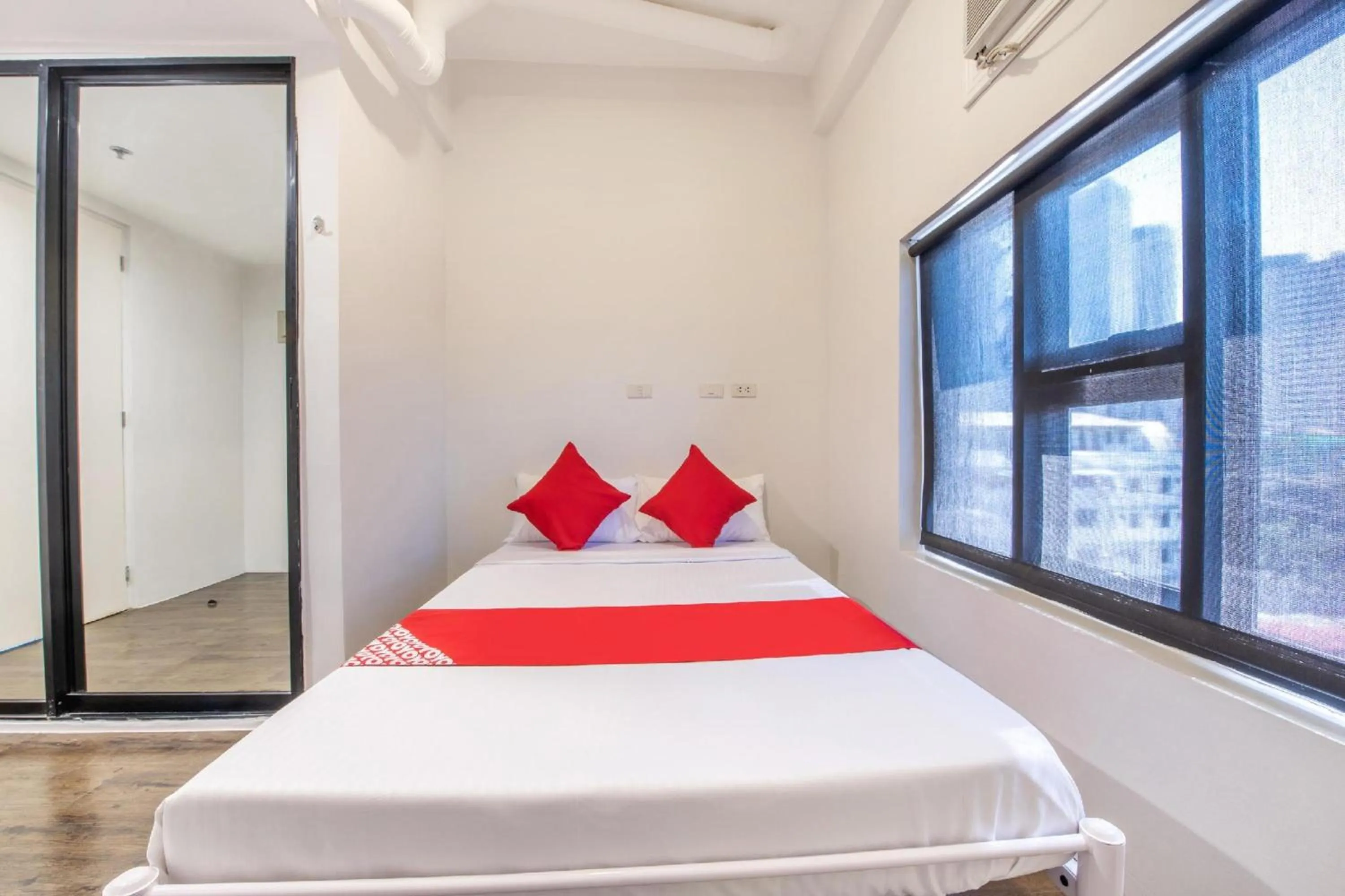 Photo of the whole room in OYO 563 Mytown New York