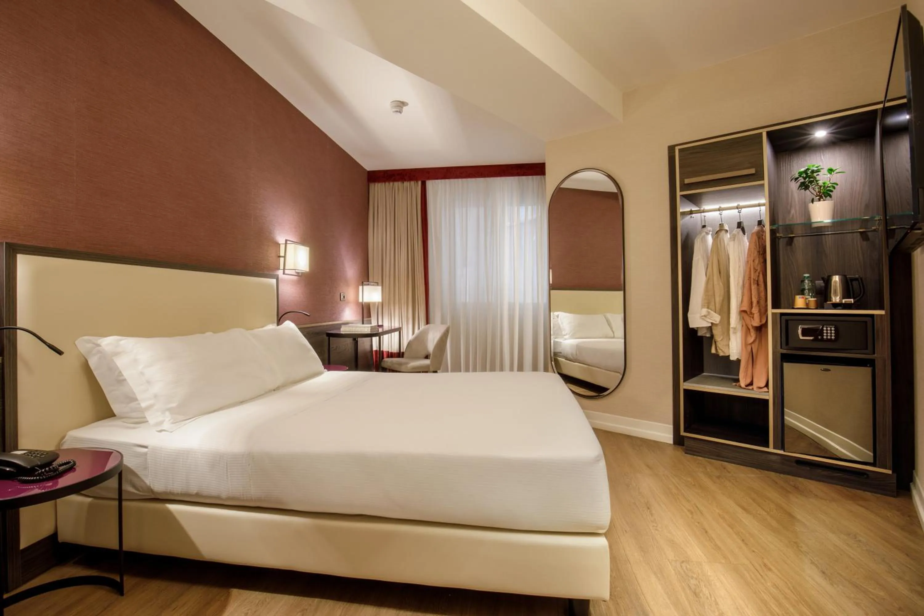 Bed in Hotel St Martin by OMNIA hotels