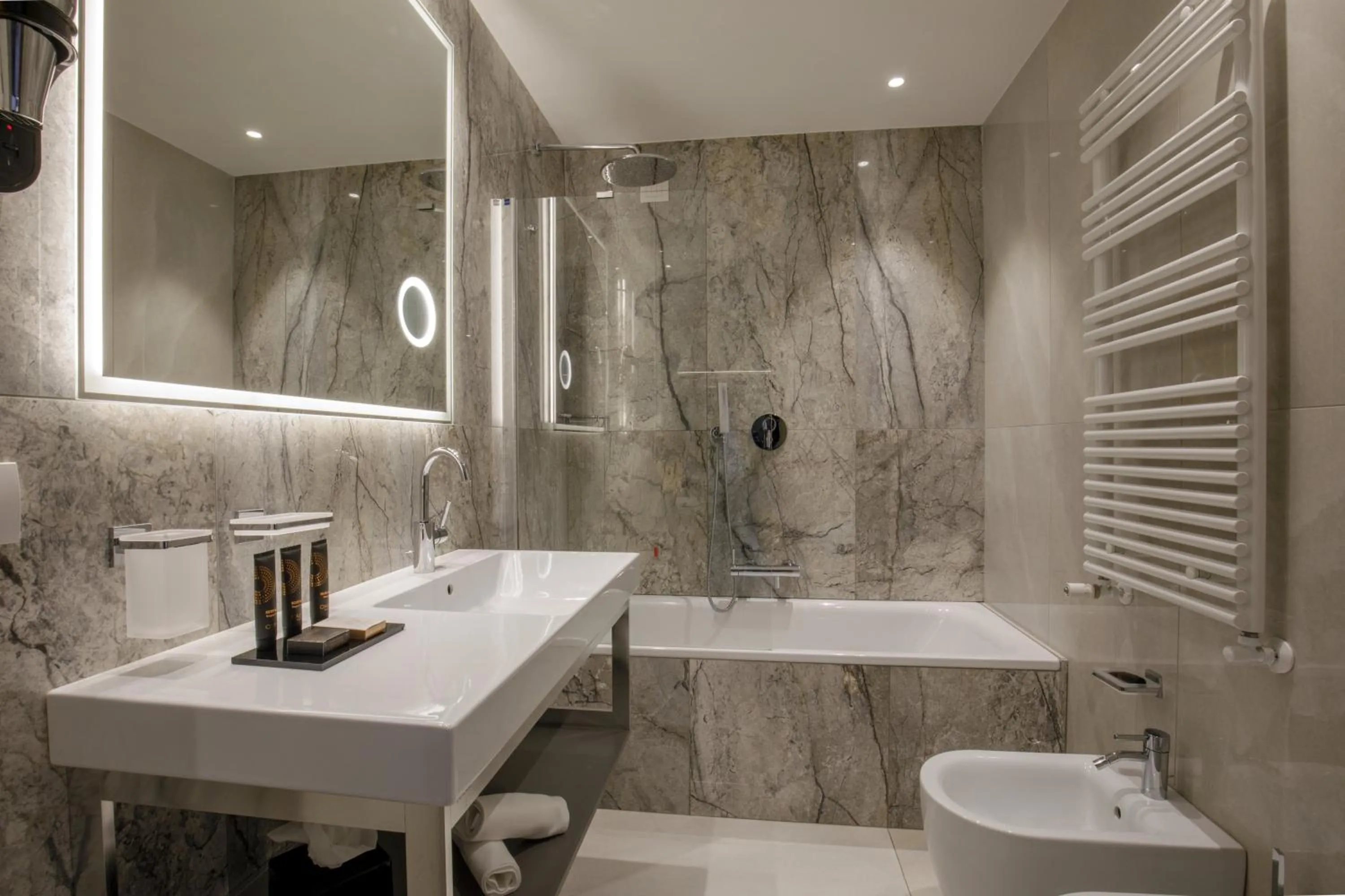 Toilet in Hotel St Martin by OMNIA hotels