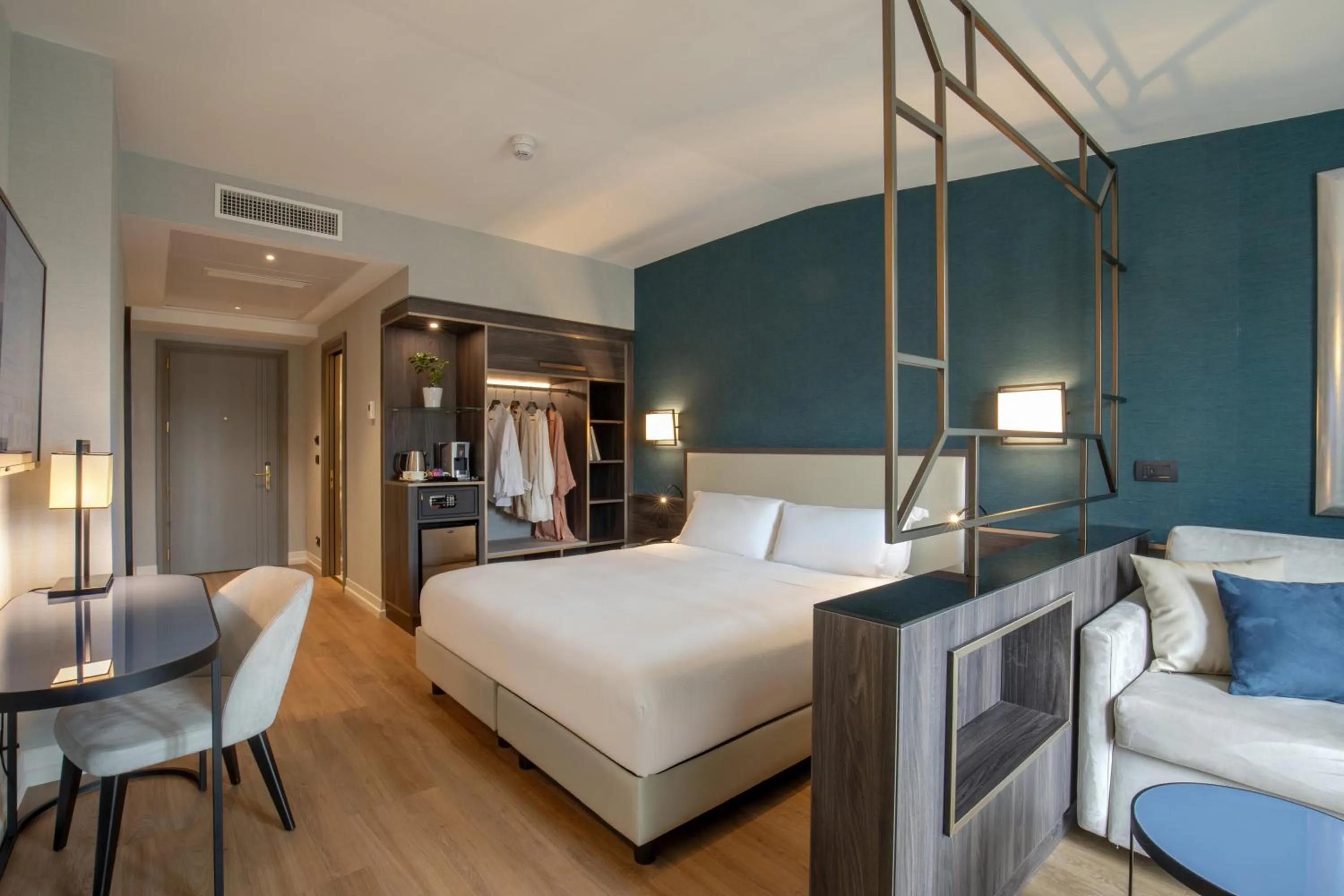 Bedroom, Bed in Hotel St Martin by OMNIA hotels
