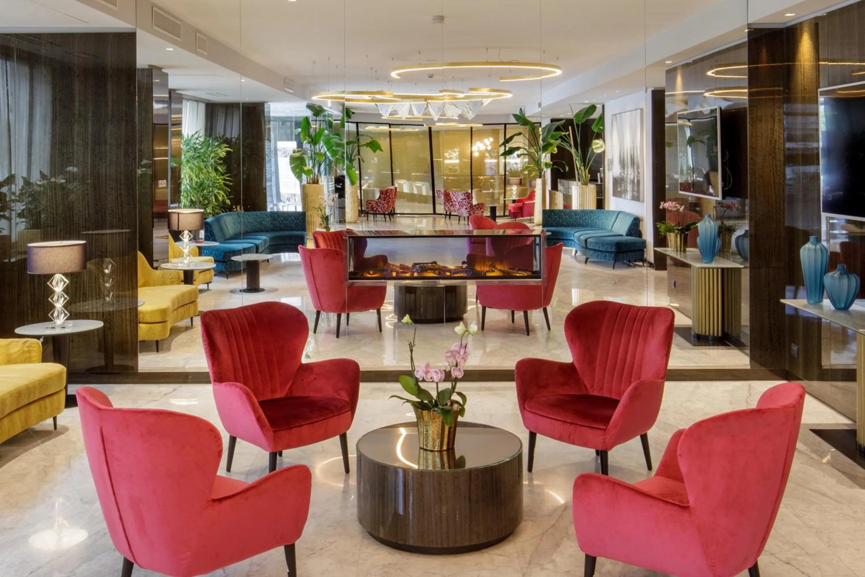 Communal lounge/ TV room in Hotel St Martin by OMNIA hotels