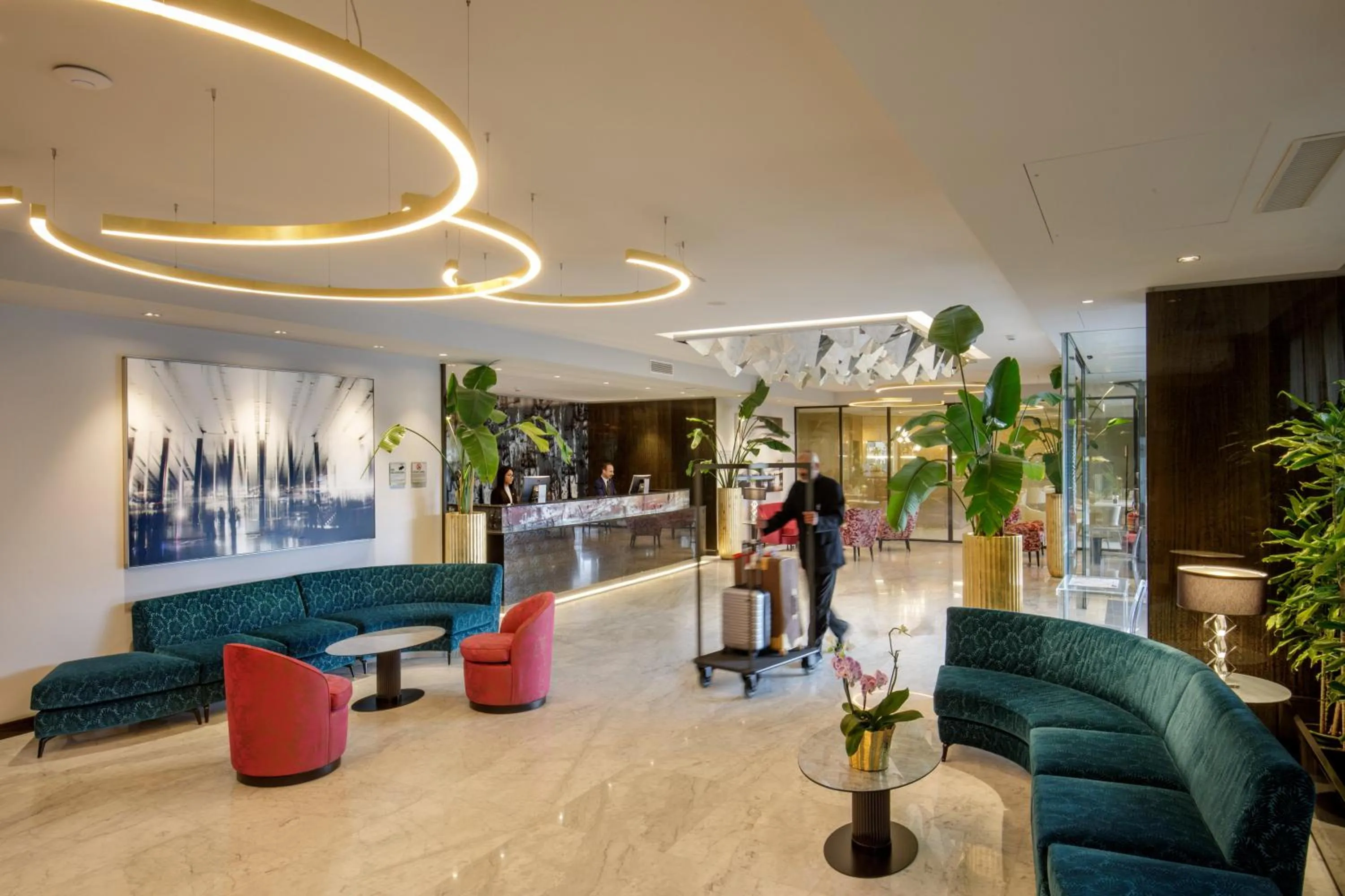 Communal lounge/ TV room in Hotel St Martin by OMNIA hotels