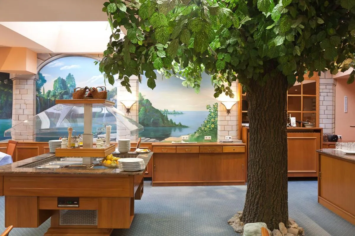 Restaurant/places to eat in Hotel Rubin