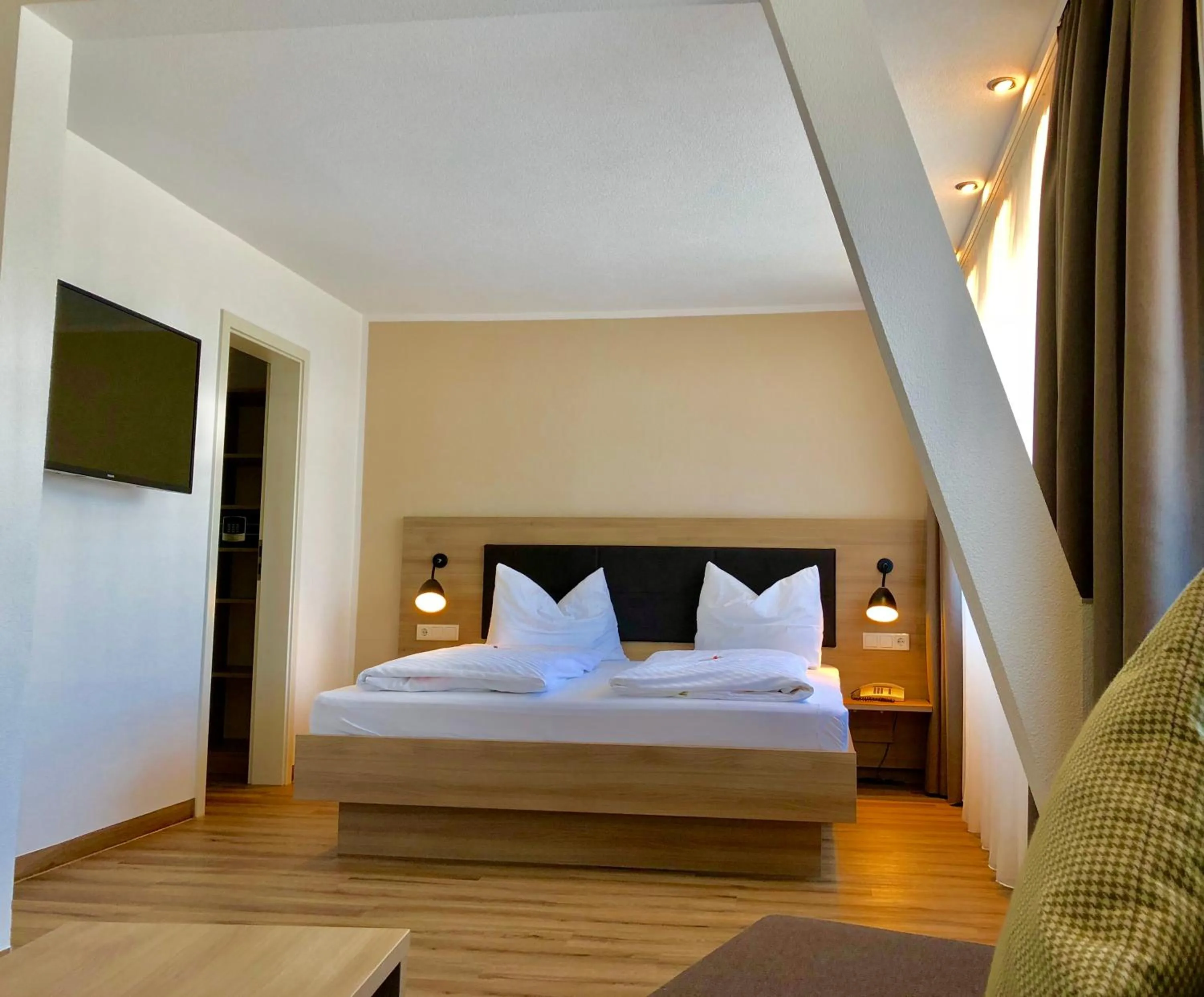 Photo of the whole room, Bed in Flair Hotel Grüner Baum