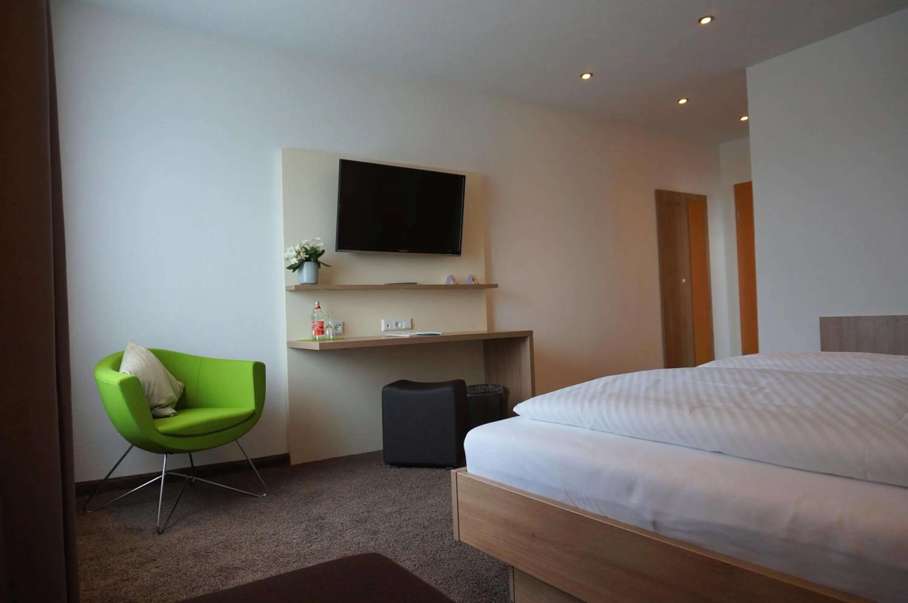 Photo of the whole room, Bed in Flair Hotel Grüner Baum