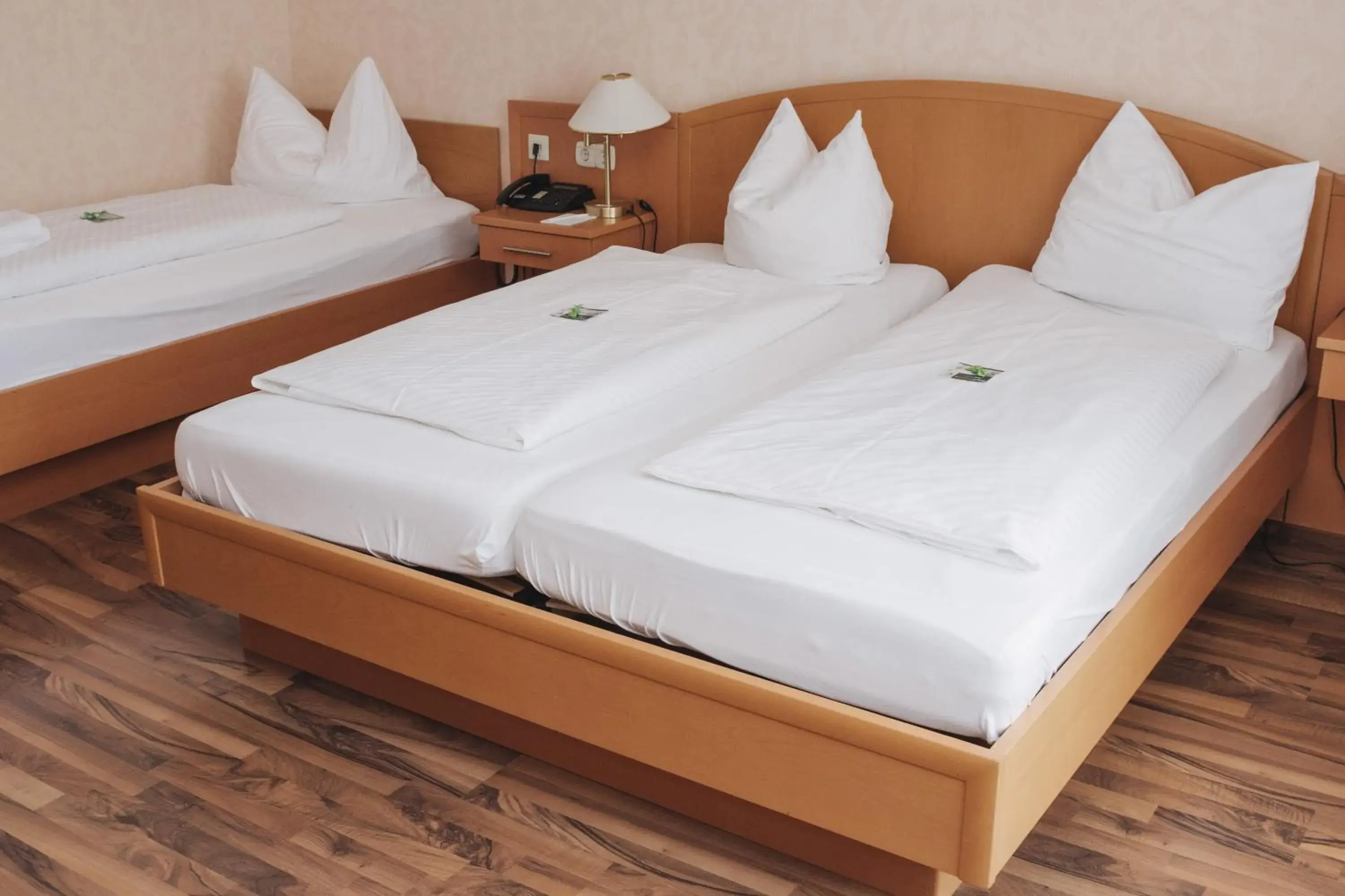 Standard Triple Room in Flair Hotel Grüner Baum Standard Triple Room in Flair Hotel Grüner Baum