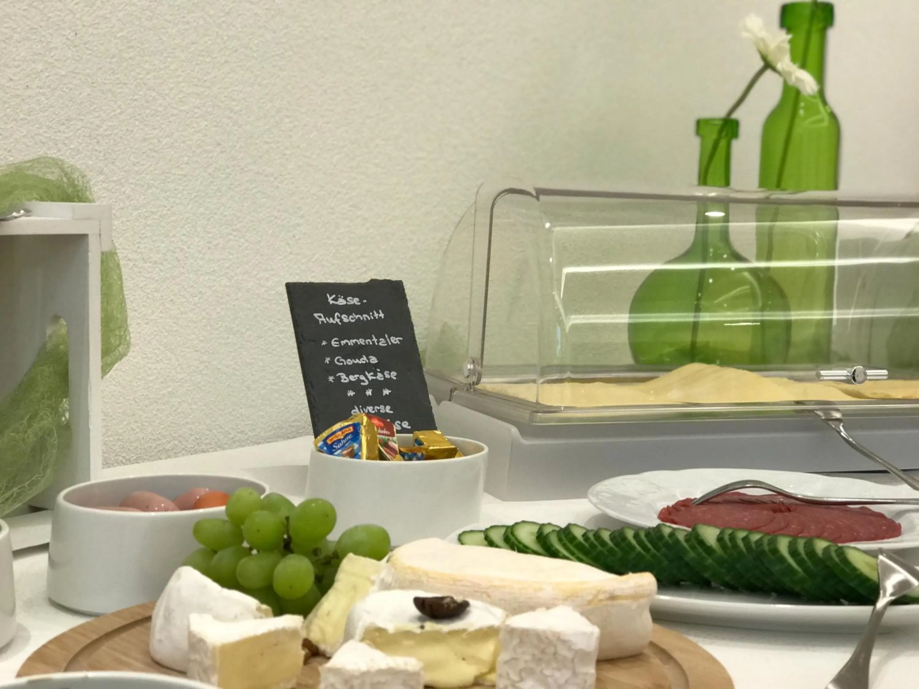 Buffet breakfast in Flair Hotel Grüner Baum