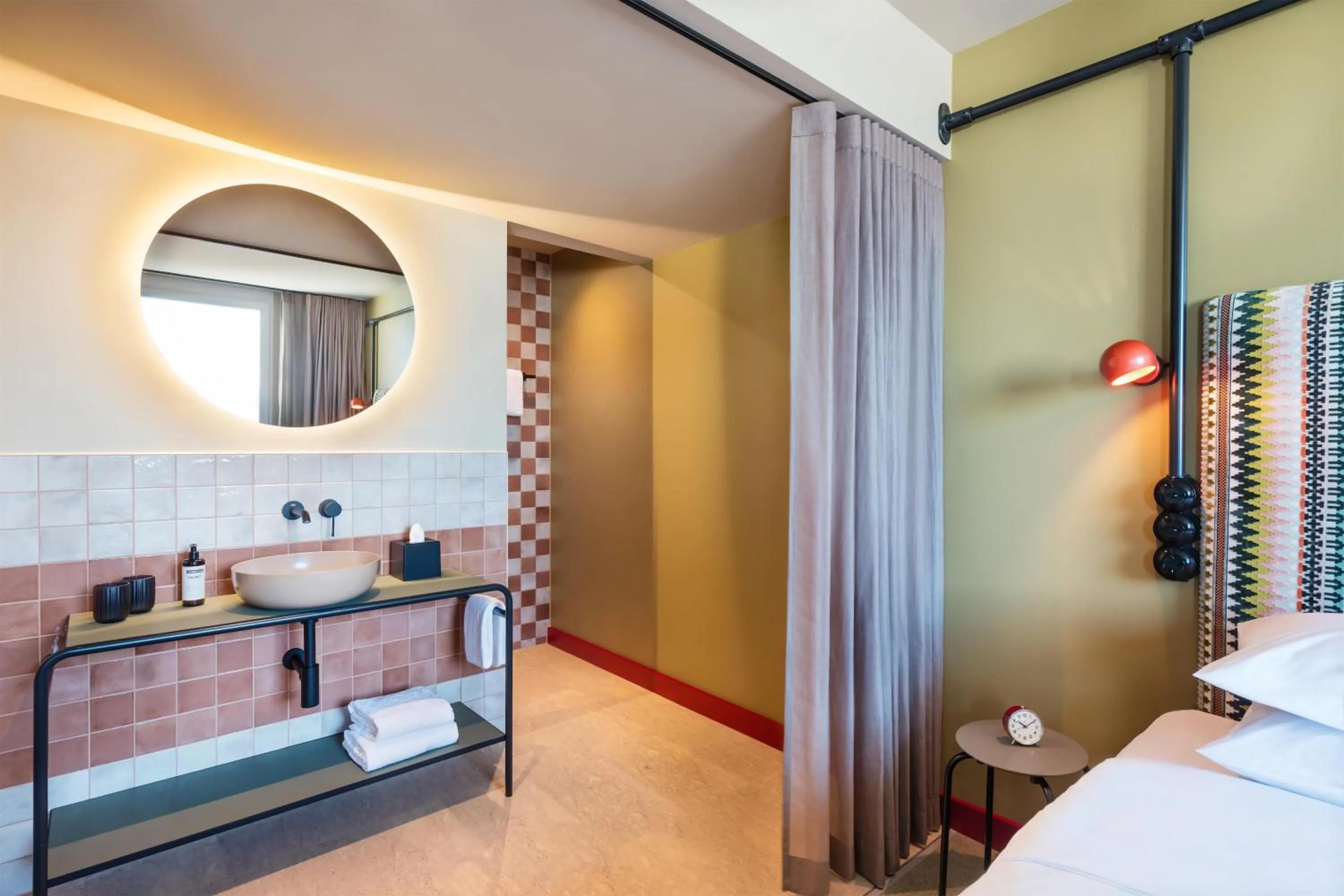 Bedroom, Bed in Me and All Hotel Berlin East Side, by Hyatt - NEW OPENING