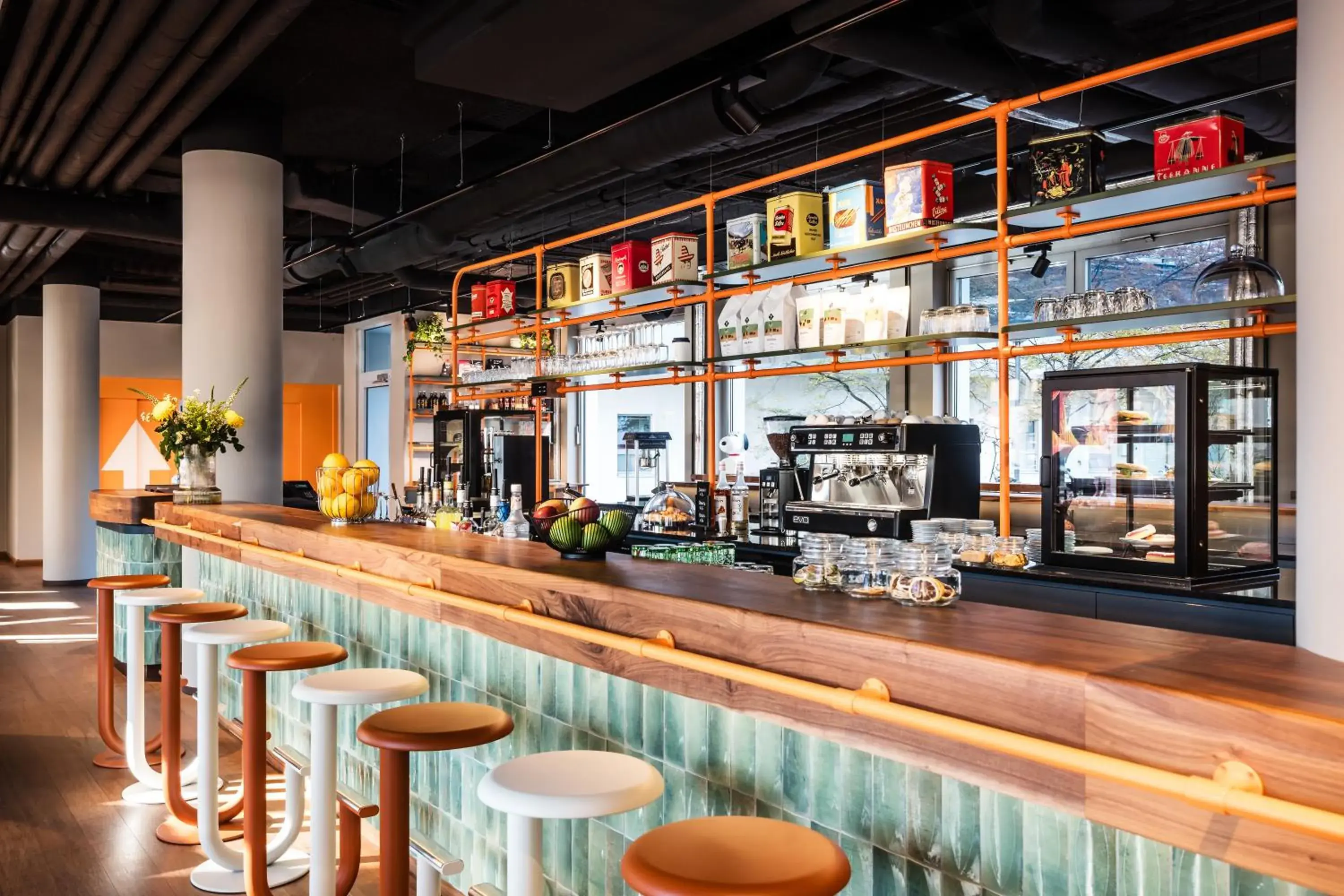 Lounge or bar in Me and All Hotel Berlin East Side, by Hyatt - NEW OPENING Lounge or bar in Me and All Hotel Berlin East Side, by Hyatt - NEW OPENING