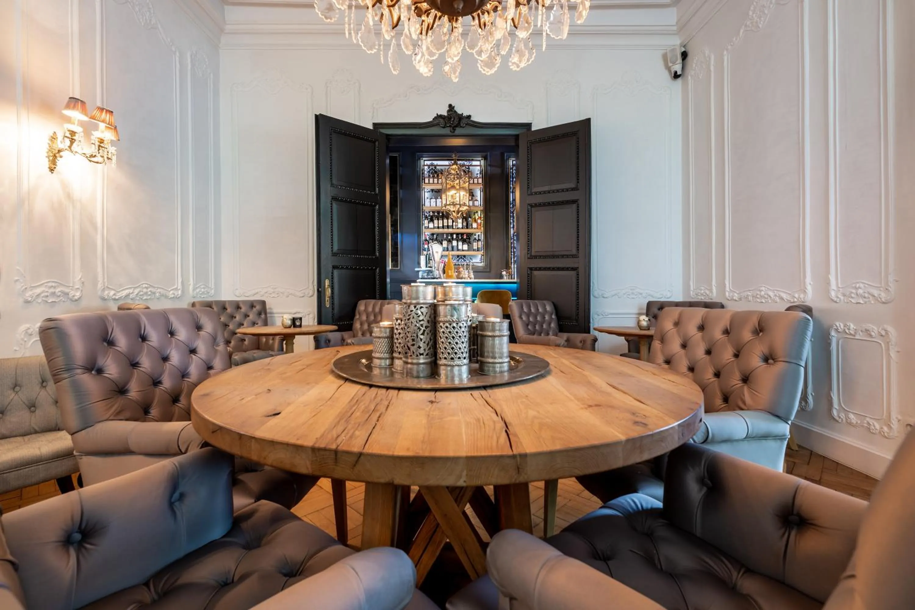 Restaurant/places to eat in Castelsuites