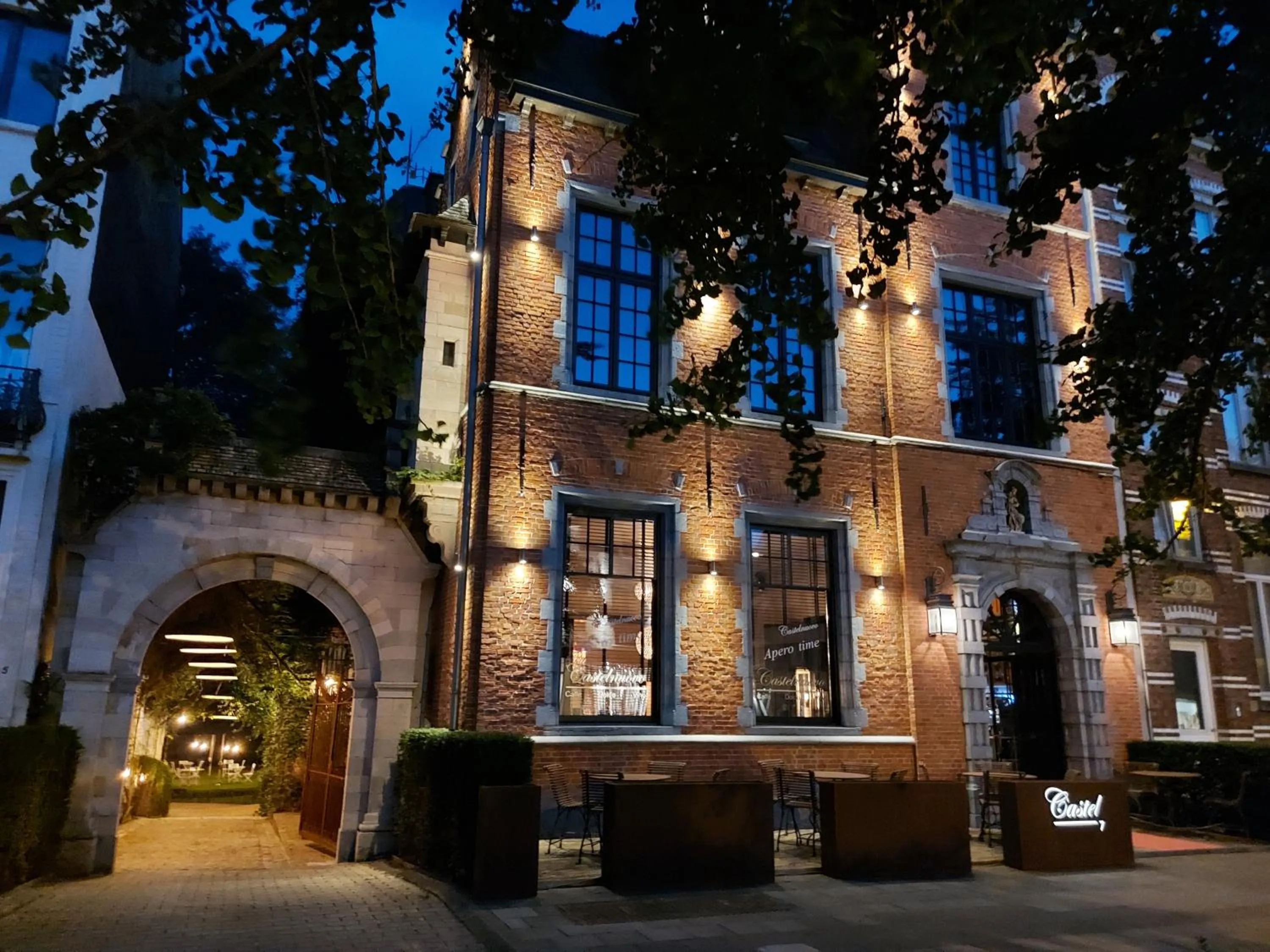 Property building in Castelsuites