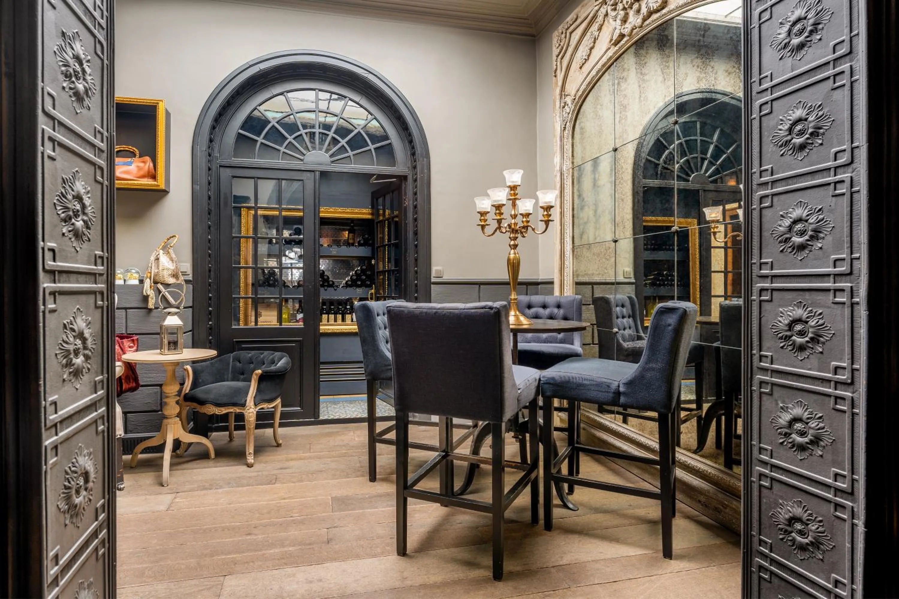 Restaurant/places to eat in Castelsuites