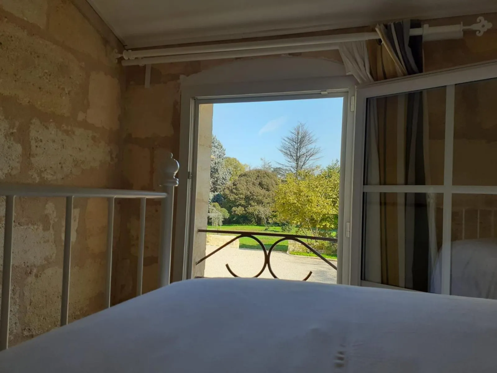 Garden view, Bed in Domaine du chauvet