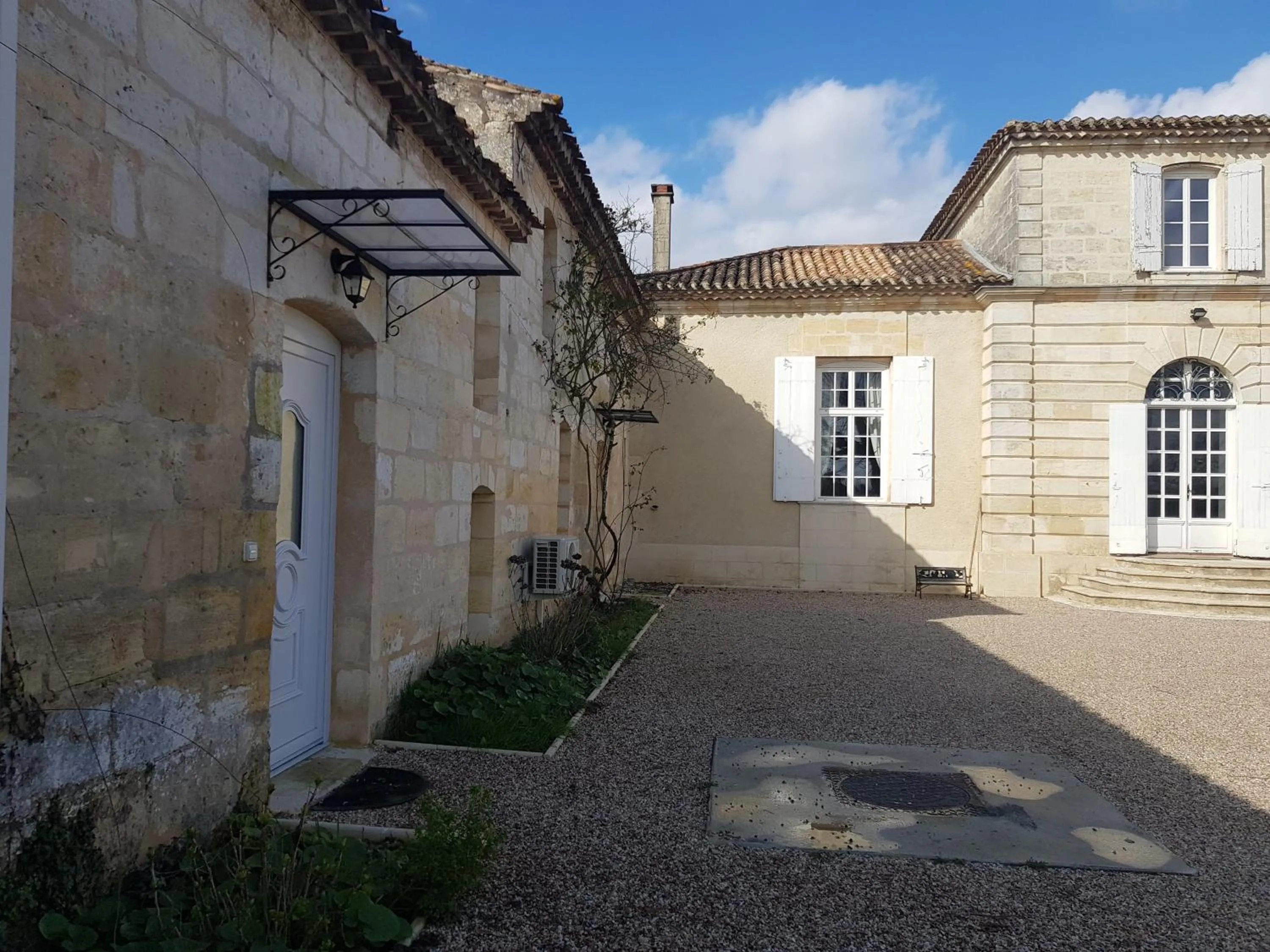Facade/entrance in Domaine du chauvet