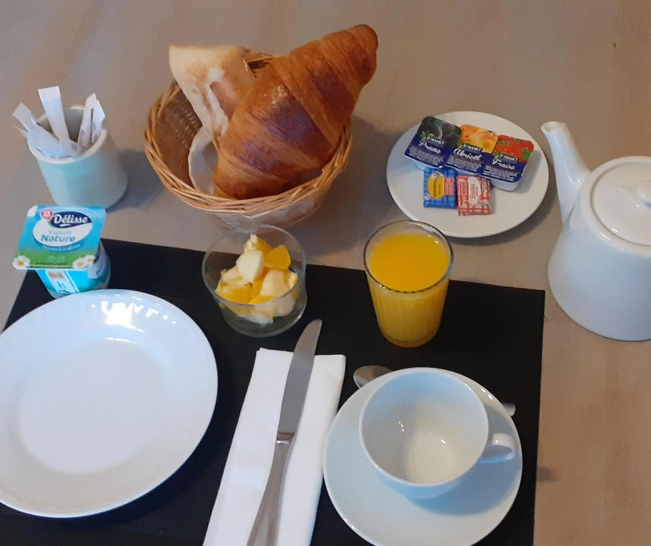 Continental breakfast in Domaine du chauvet
