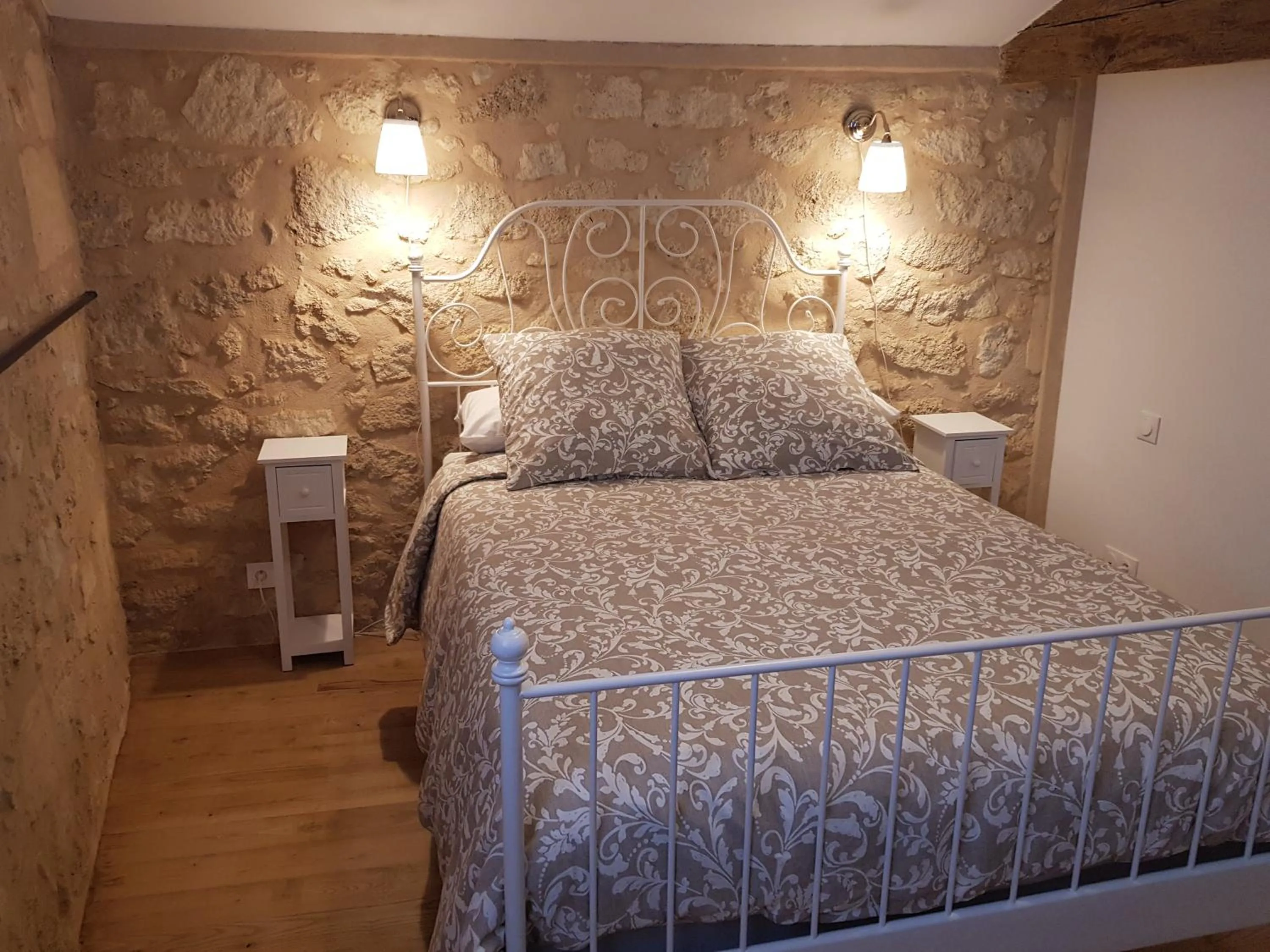 Photo of the whole room, Bed in Domaine du chauvet