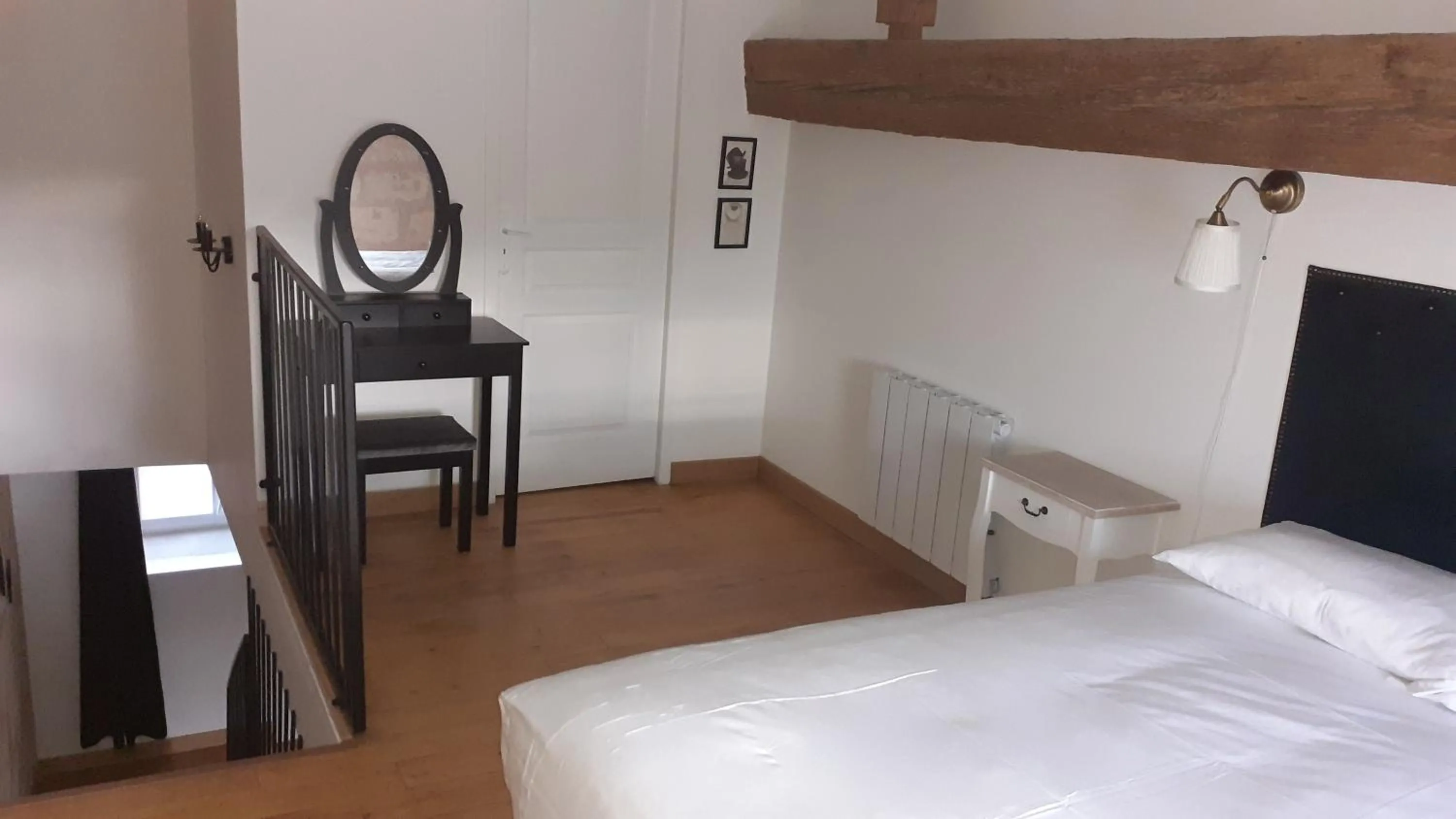 Photo of the whole room, Bed in Domaine du chauvet