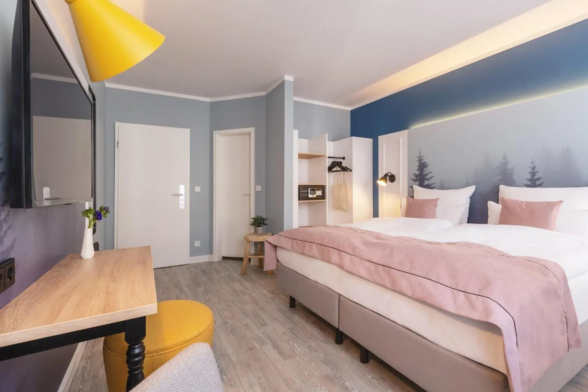 Photo of the whole room, Bed in Garner Hotel Essen - Messe by IHG Photo of the whole room, Bed in Garner Hotel Essen - Messe by IHG