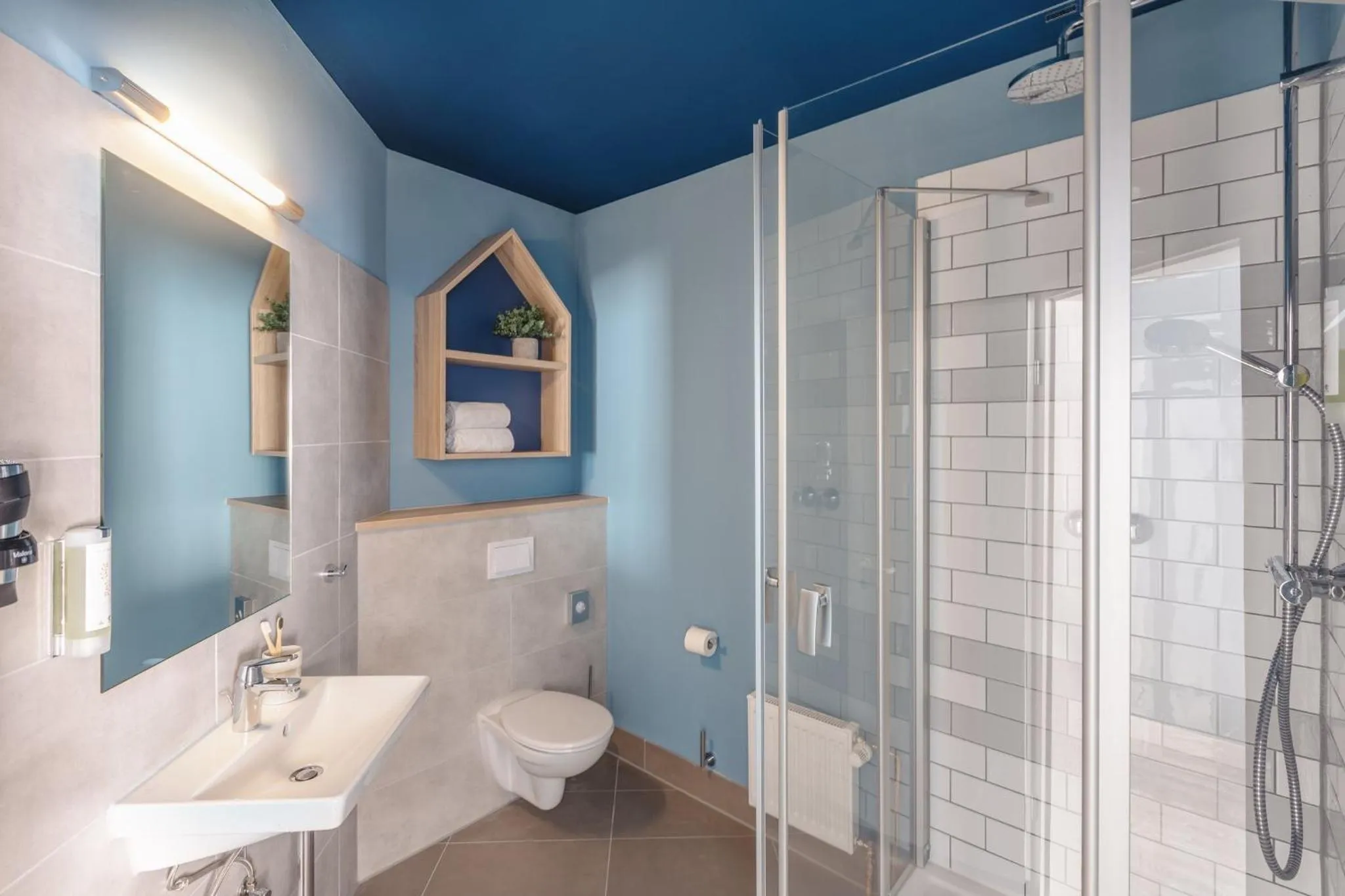 Bathroom in Garner Hotel Essen - Messe by IHG