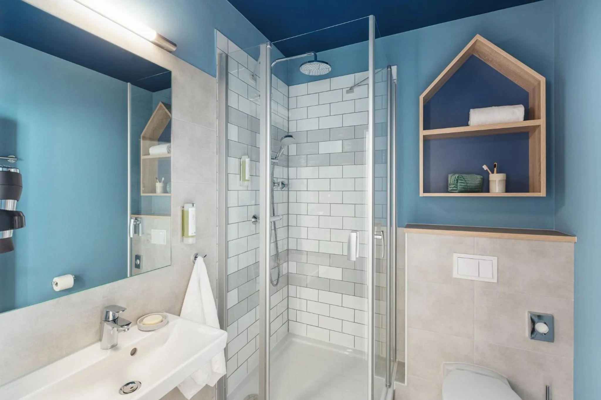 Bathroom in Garner Hotel Essen - Messe by IHG