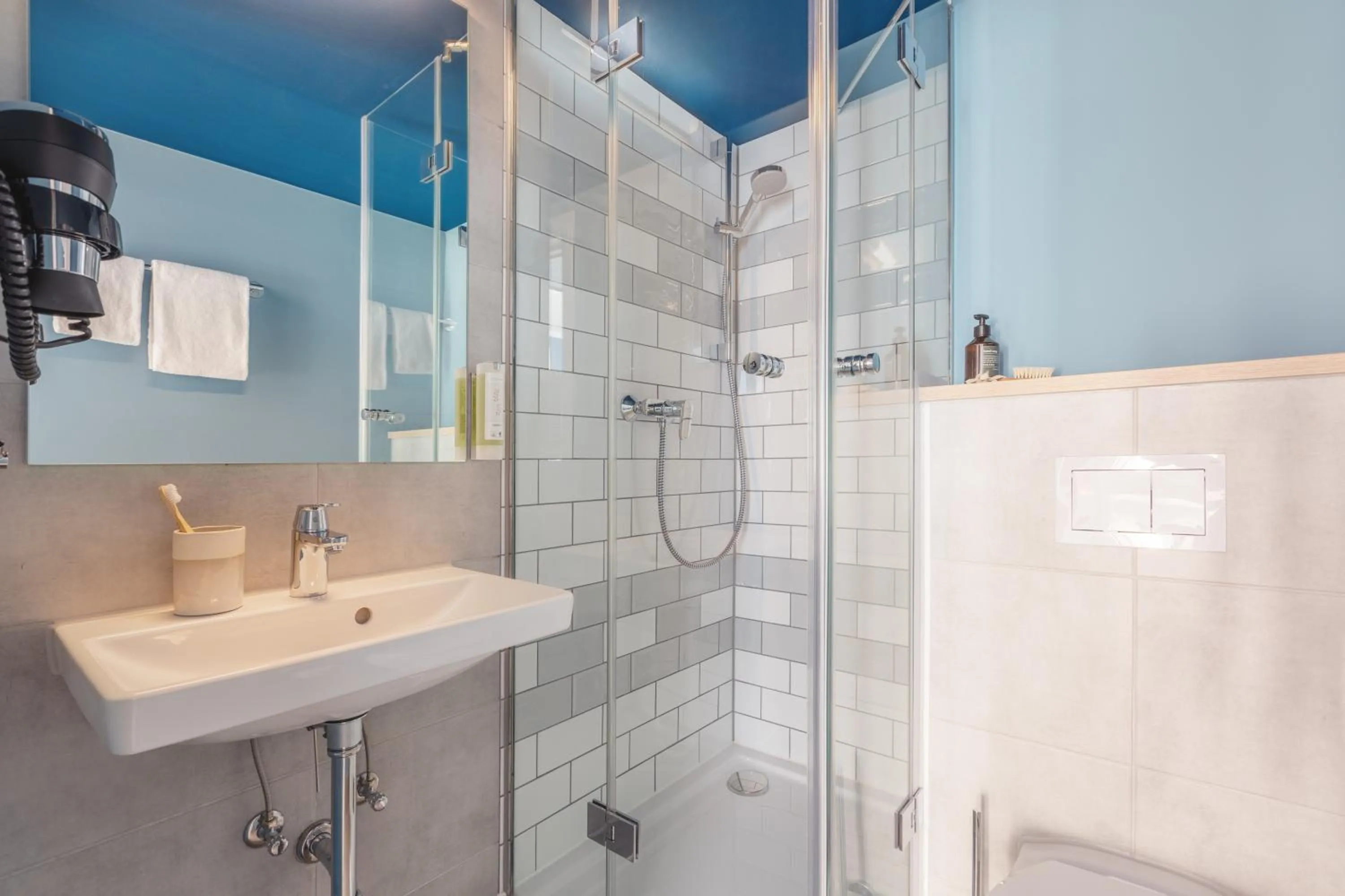 Shower in Garner Hotel Essen - Messe by IHG
